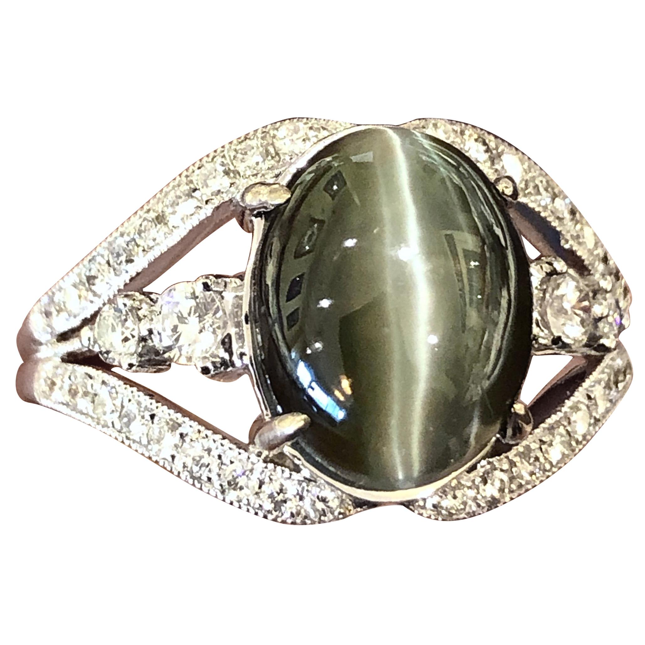 6.00 Ct. Cat's Eye Alexandrite Diamond 18 Karat Gold Engagement Ring For Sale
