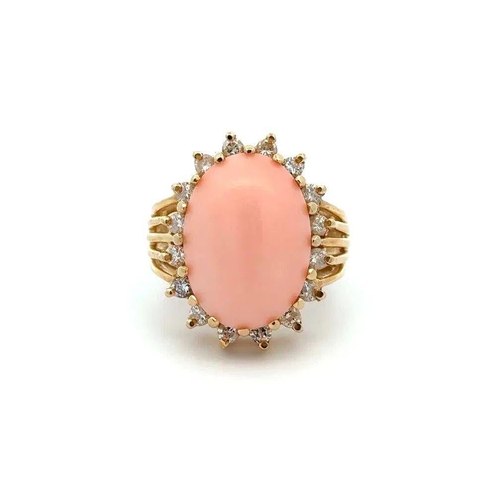 Taglio misto 6,00 carati di corallo pelle d'angelo e anello aureolato con diamanti Estate Jewelry