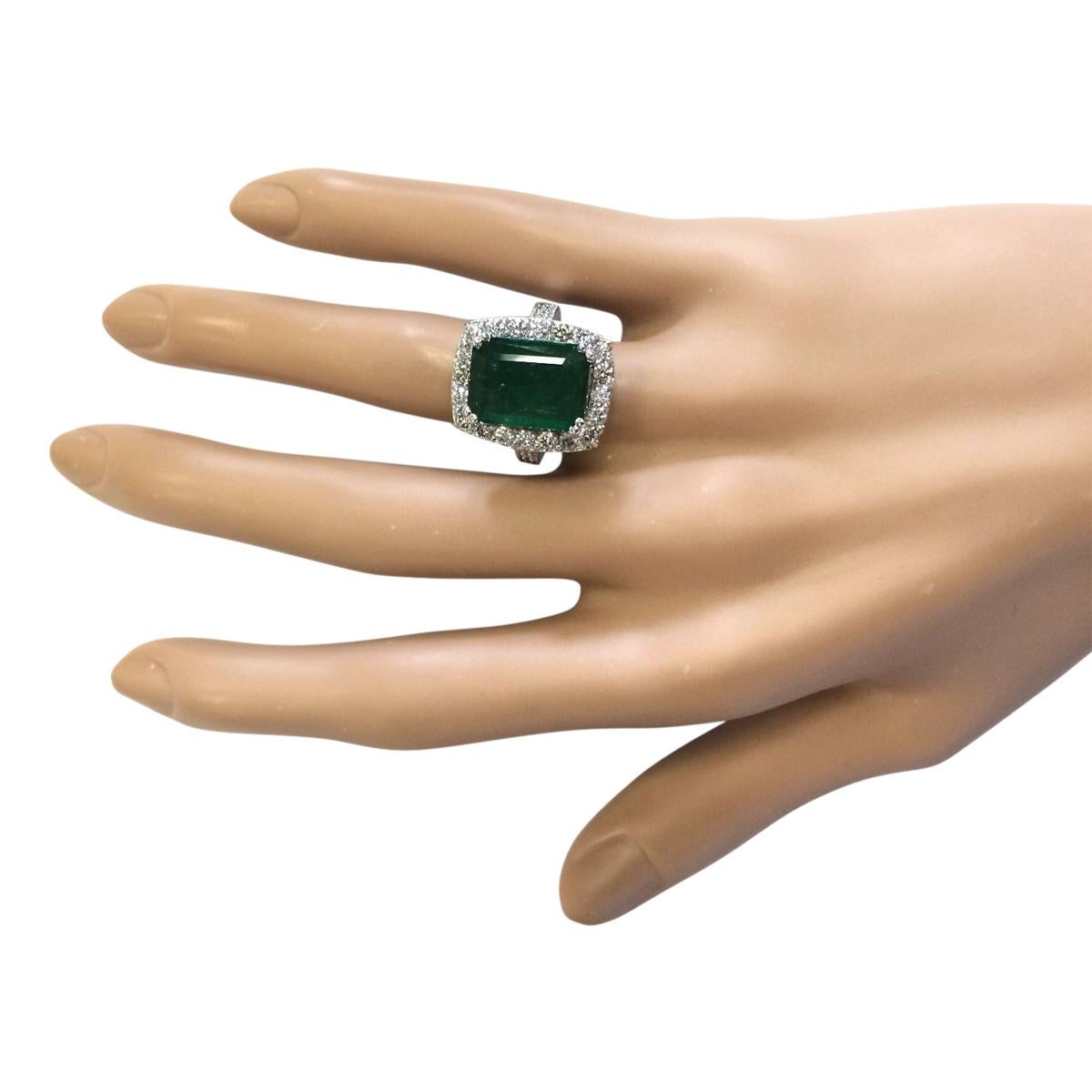 Natural Emerald Diamond Ring In 14 Karat White Gold In New Condition For Sale In Manhattan Beach, CA