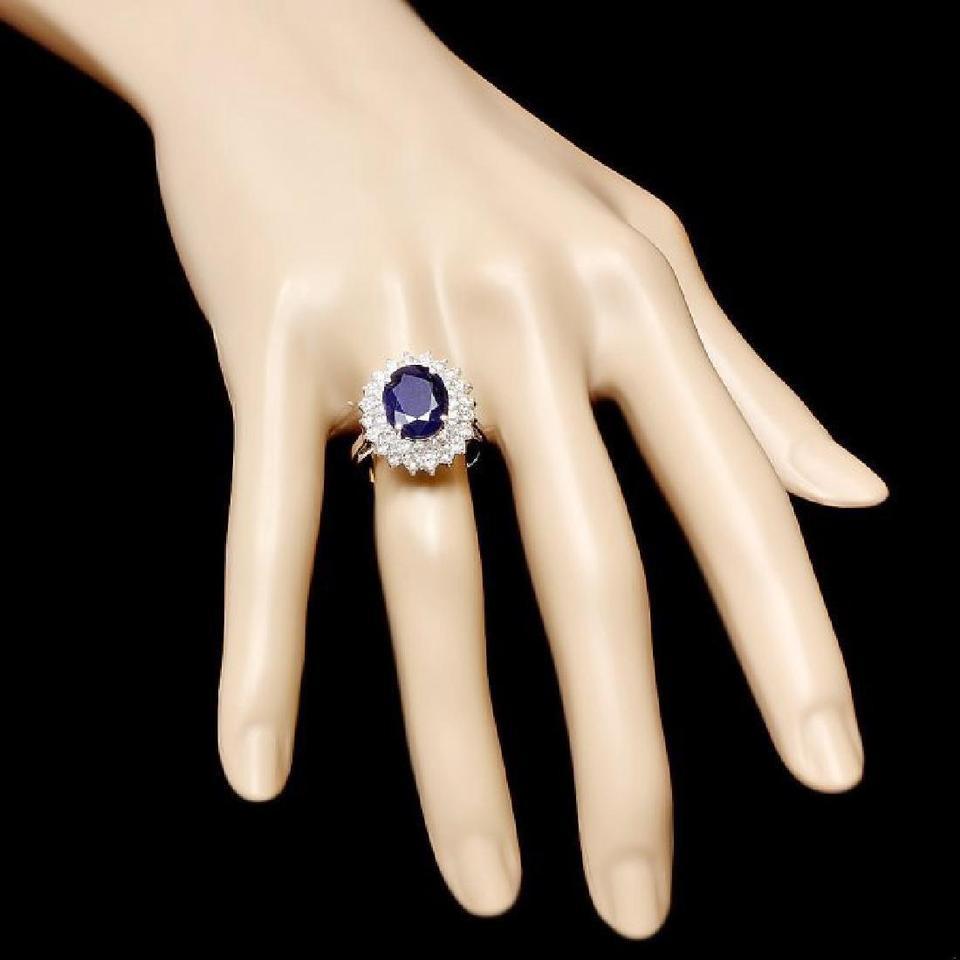 Round Cut 6.00 Carat Exquisite Natural Blue Sapphire and Diamond 14 Karat Solid White Gold For Sale