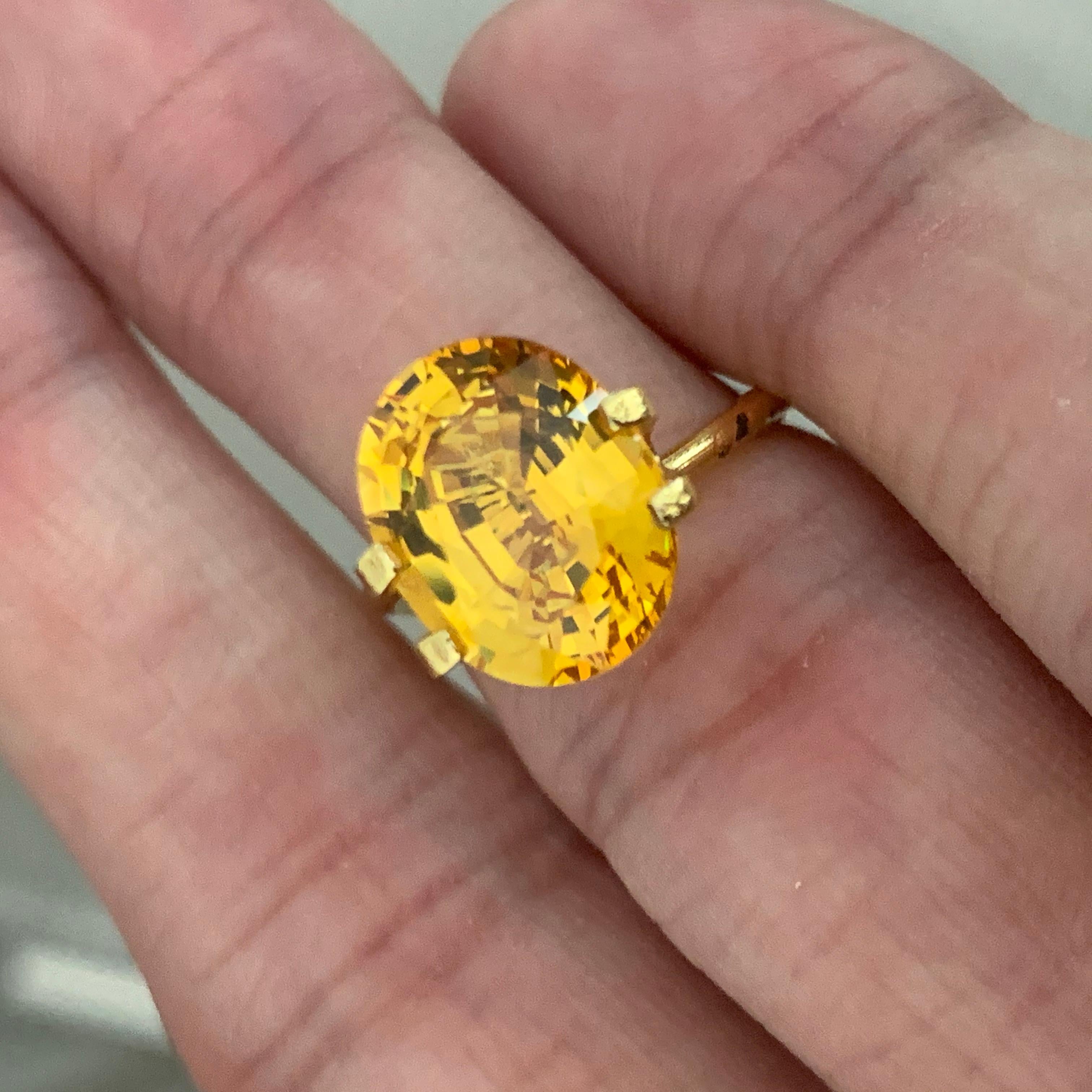 Modern 6.00 Carat Golden Yellow Ova Sapphire Loose Gemstone For Sale
