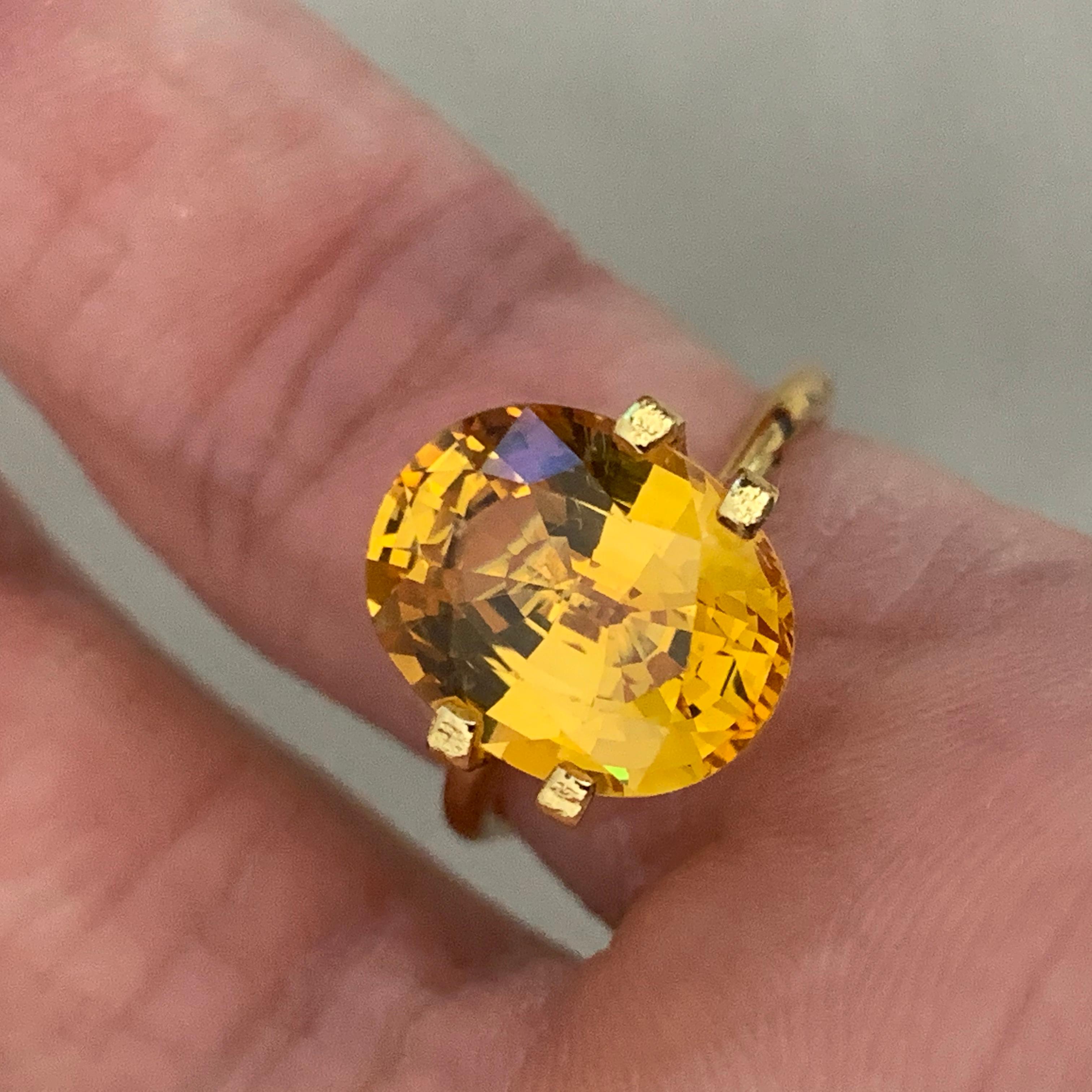 6.00 Carat Golden Yellow Ova Sapphire Loose Gemstone In New Condition For Sale In West Hollywood, CA