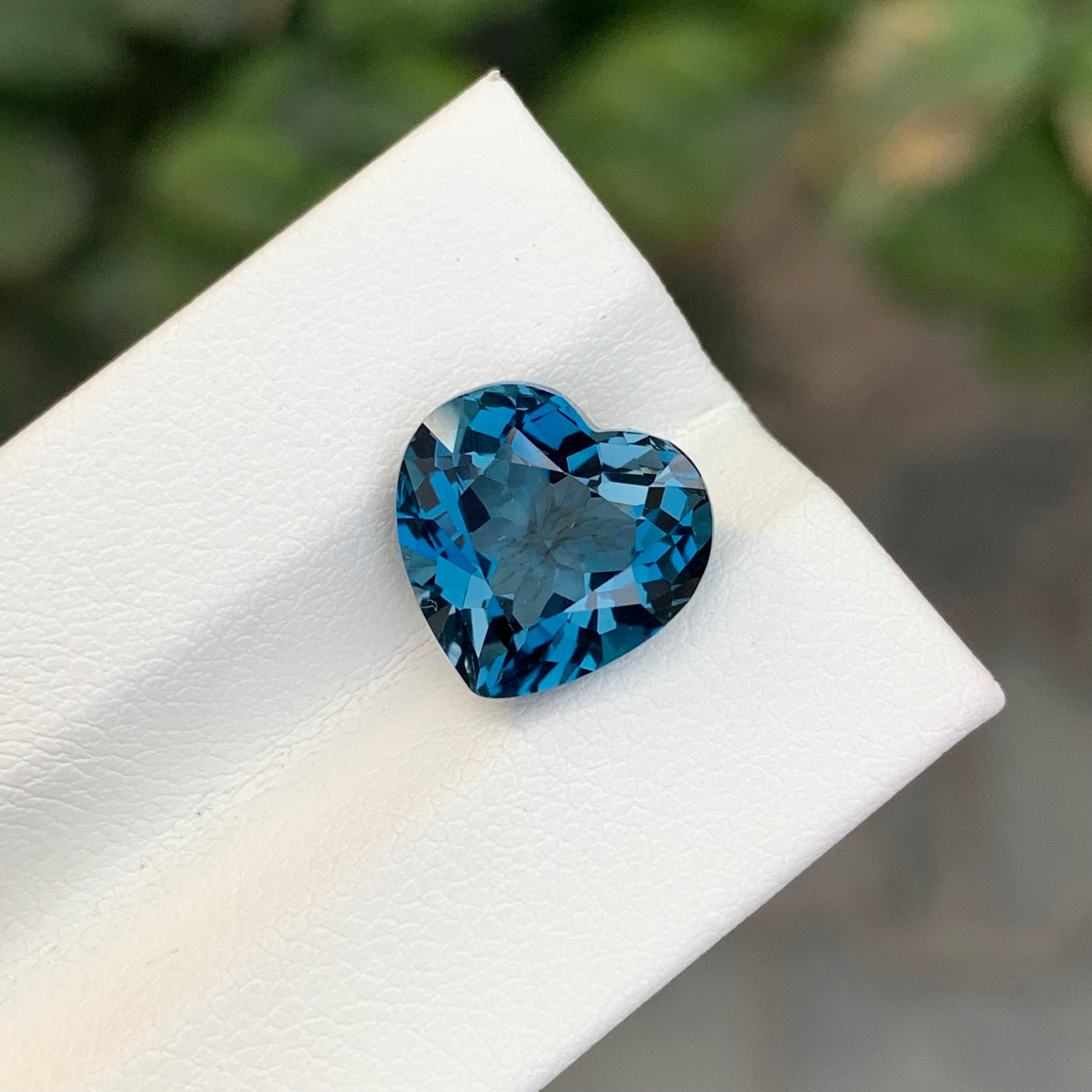 Superbe topaze bleue londonienne facettée en forme de cœur de 6,00 carats en vente 5