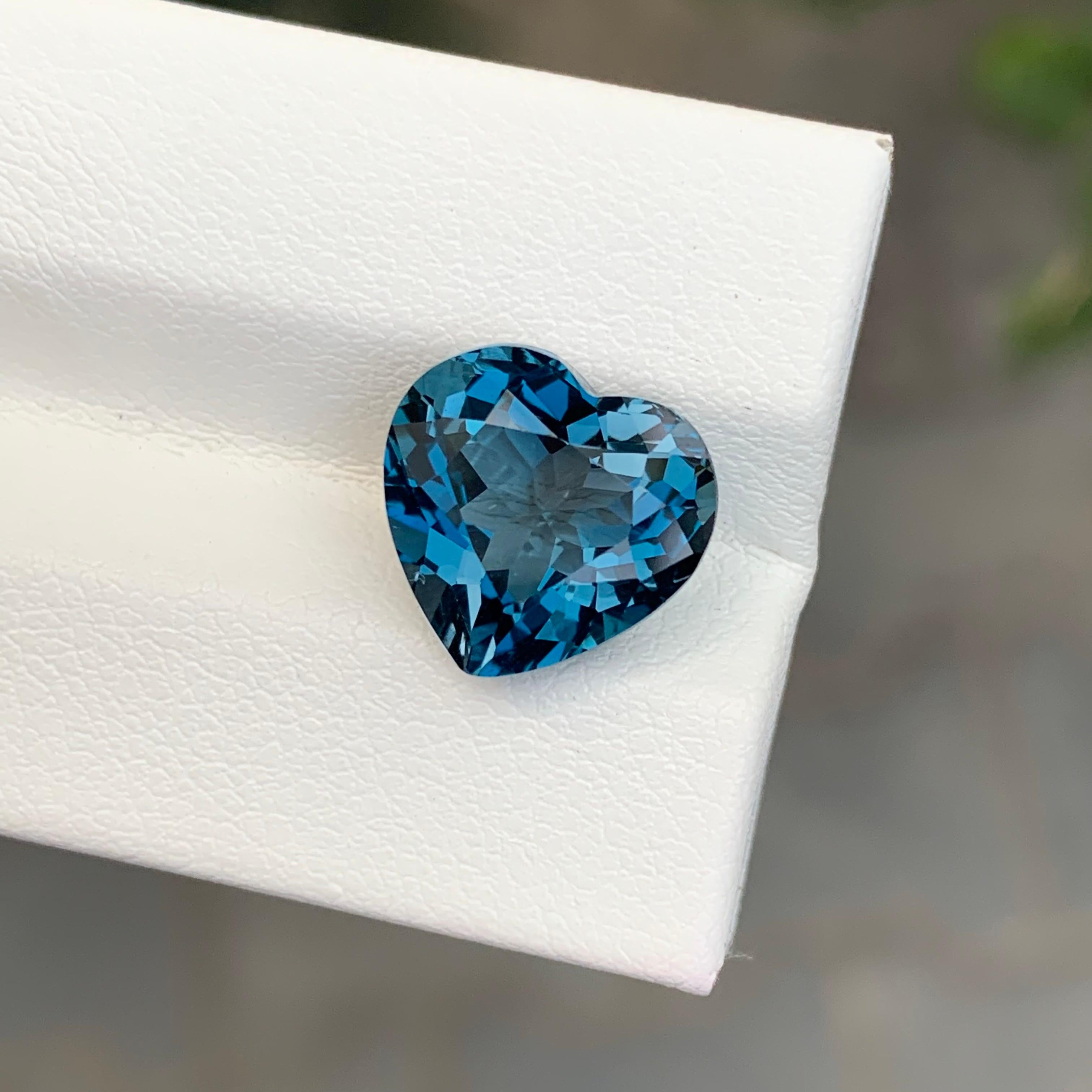 Topaze bleue de Londres en vrac

Poids : 6,00 carats
Dimension : 10,8 x 11,2 x 6,9 mm
Origine : Brésil
Forme : Cœur 
Couleur : Bleu foncé
Certificat : Sur demande du client

La topaze bleue de Londres est une variété envoûtante de topaze réputée