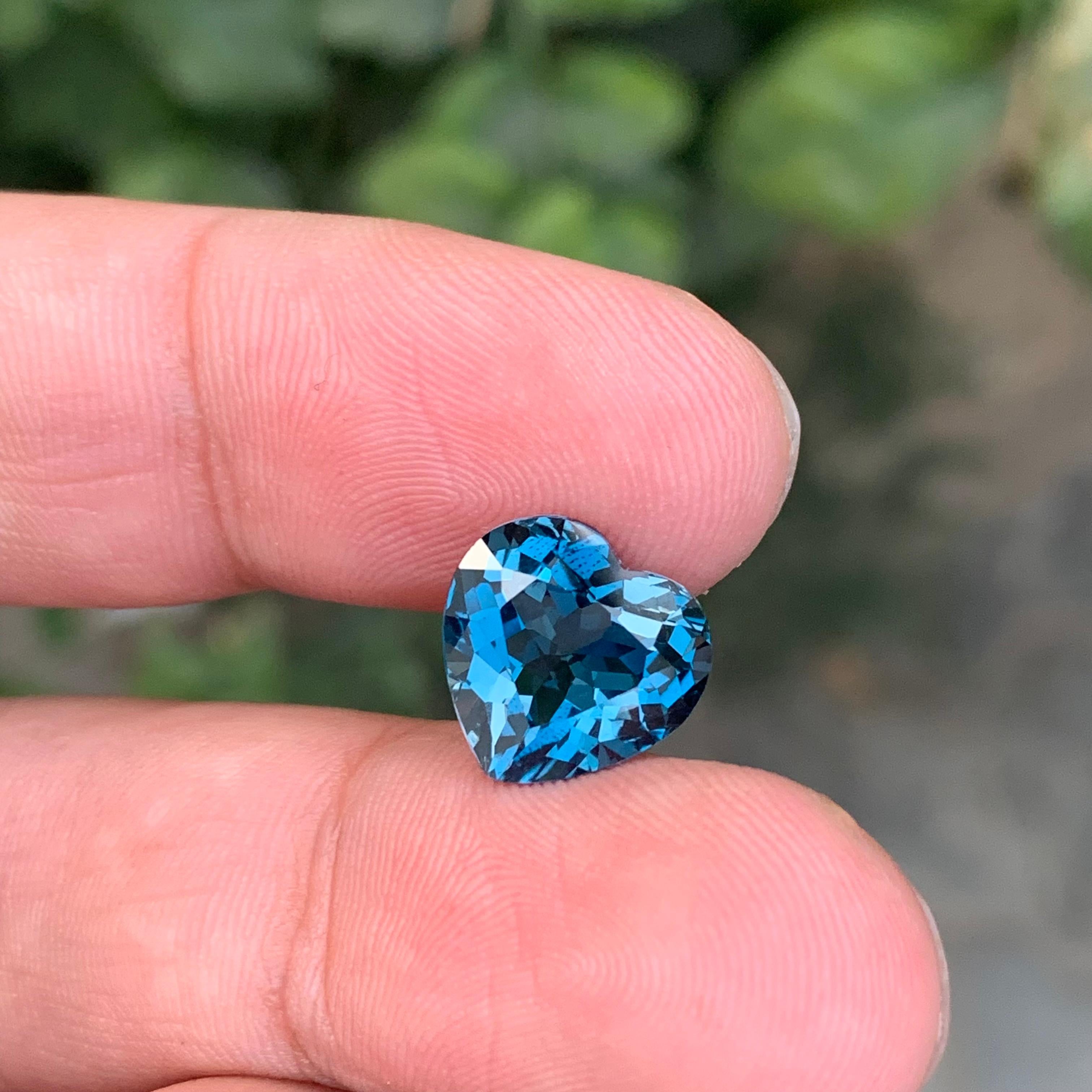 Superbe topaze bleue londonienne facettée en forme de cœur de 6,00 carats Unisexe en vente