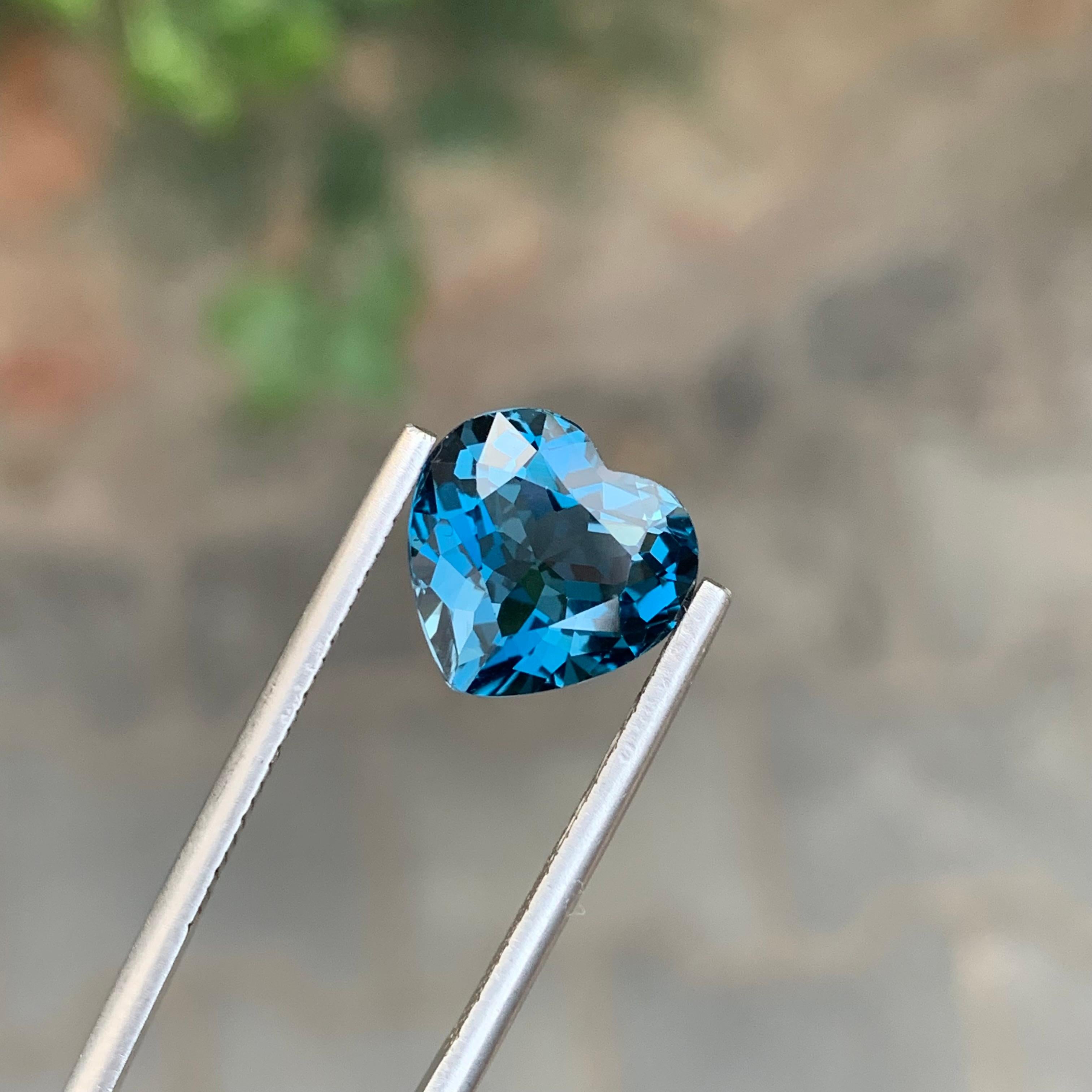 Superbe topaze bleue londonienne facettée en forme de cœur de 6,00 carats en vente 2