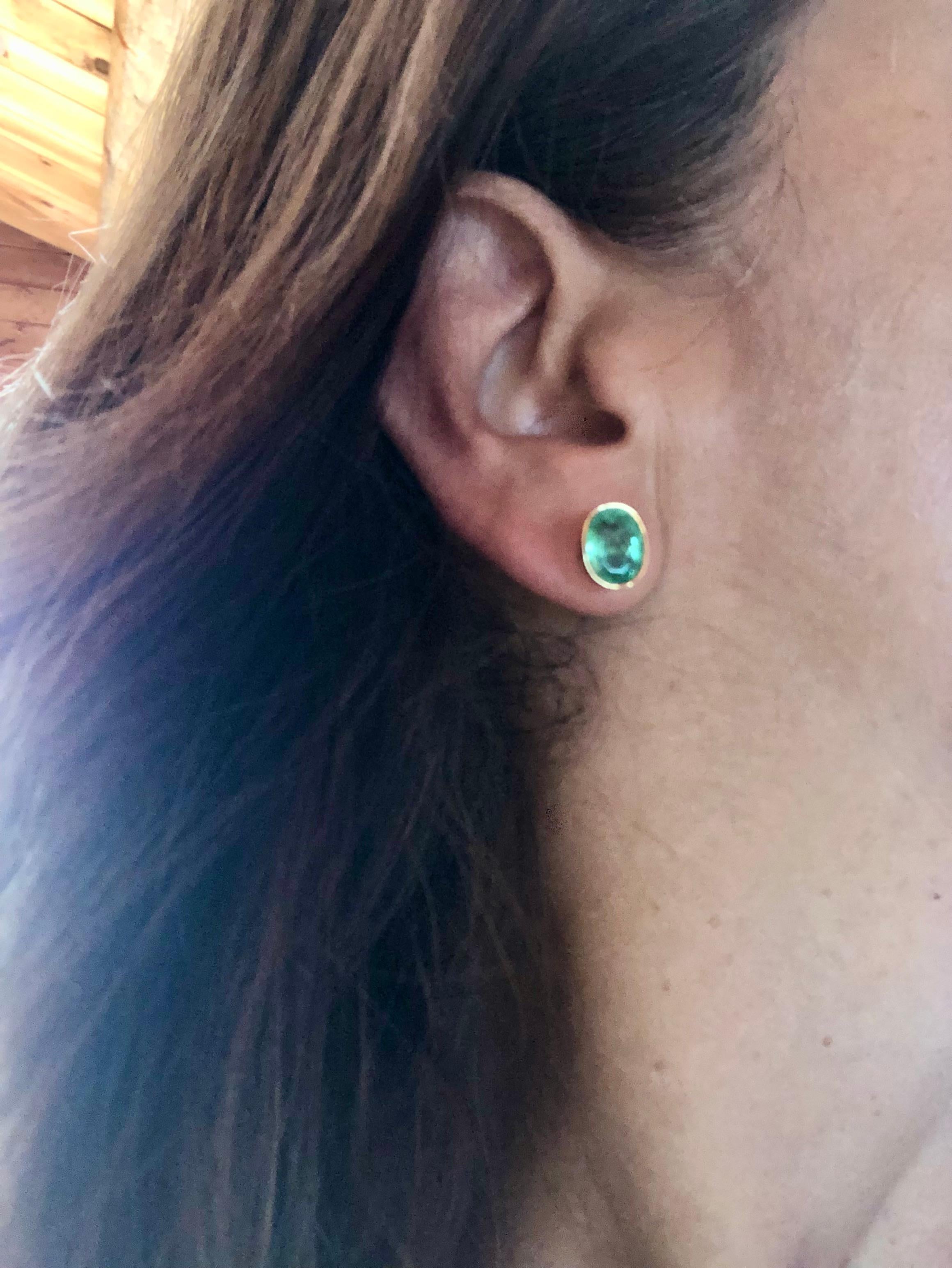 6.00 Carat Natural Colombian Emerald Stud Earrings 18 Karat Gold For Sale 2
