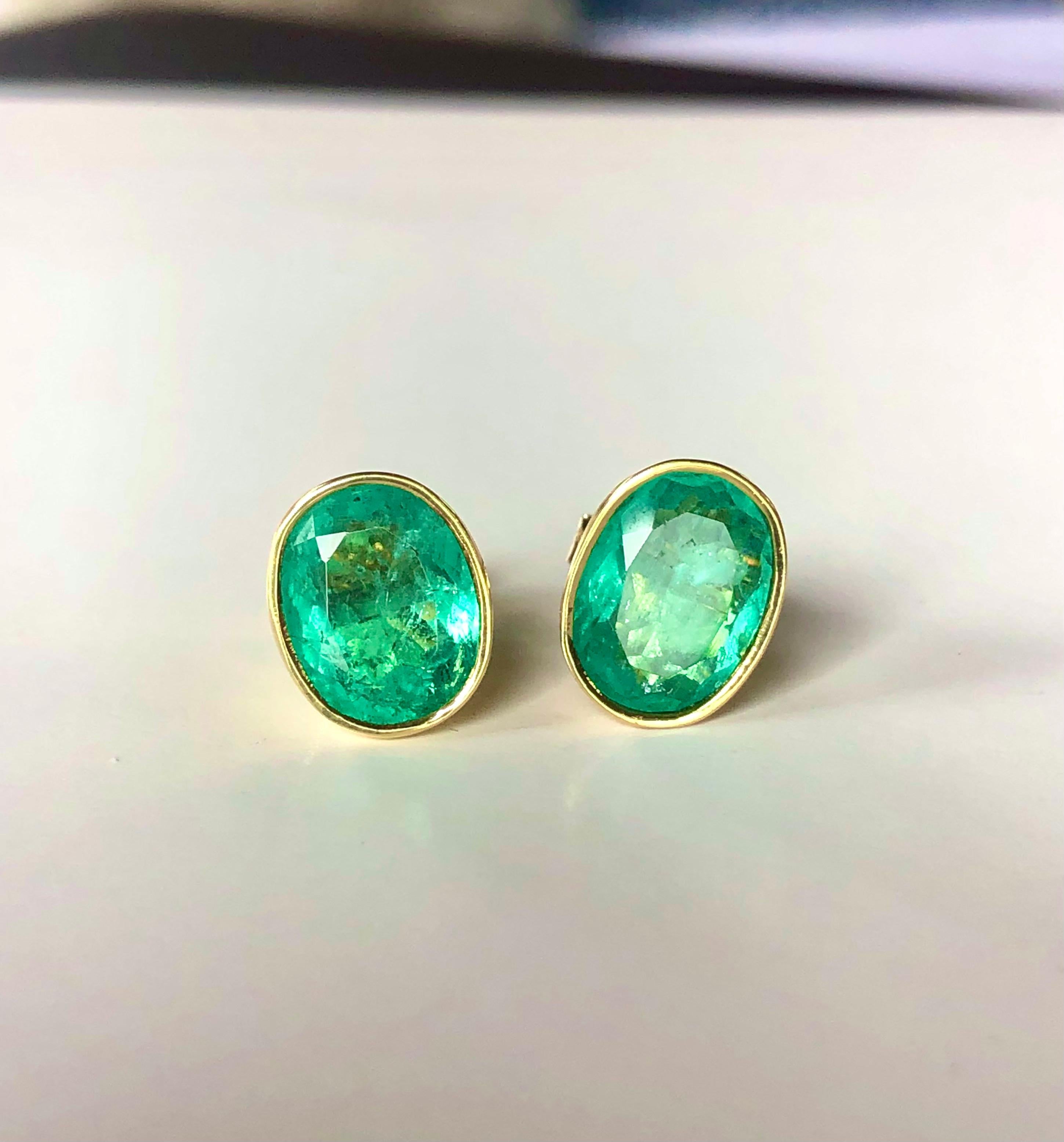 6.00 Carat Natural Colombian Emerald Stud Earrings 18 Karat Gold For Sale 1