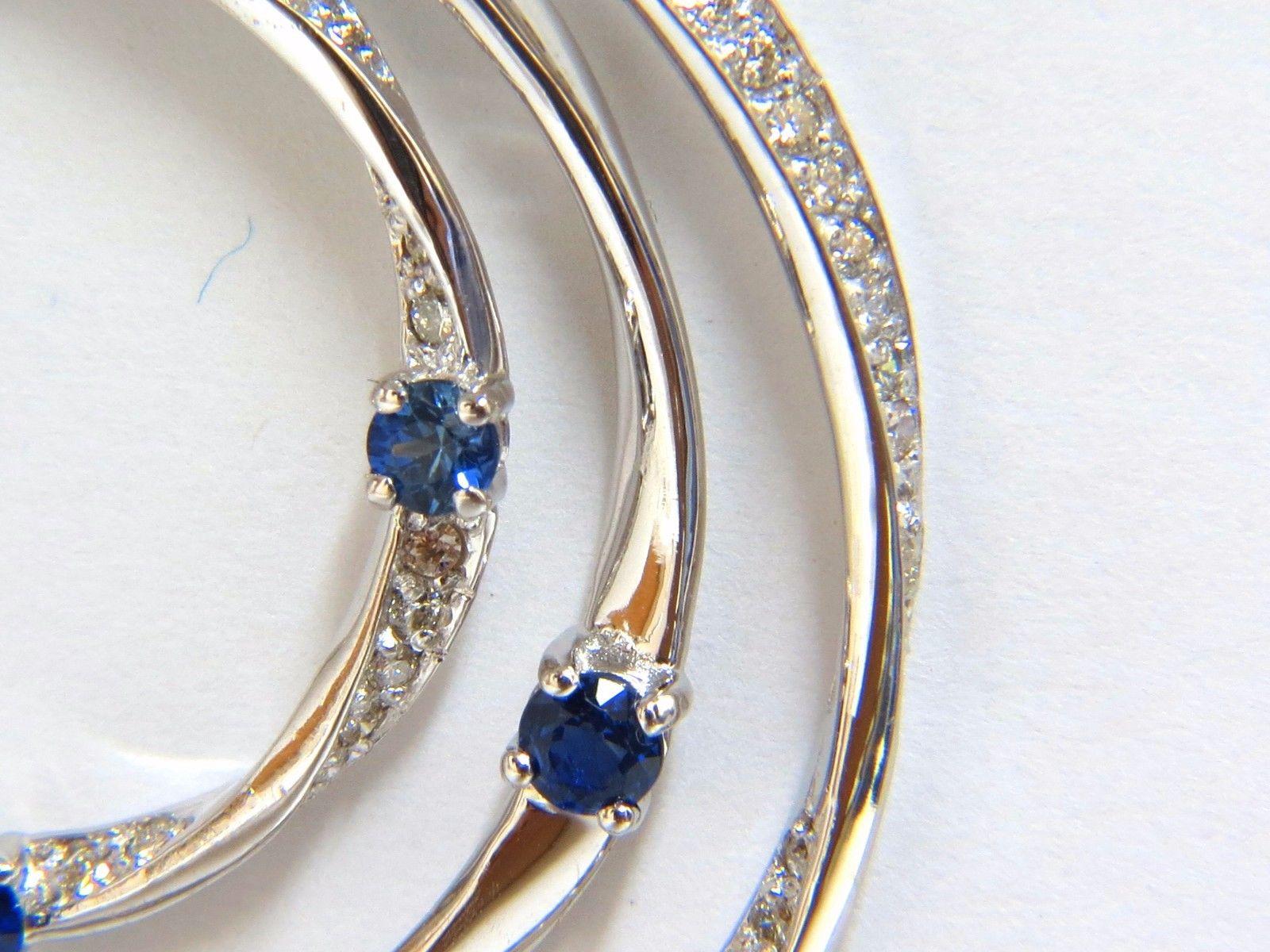 Pendants d'oreilles à trois niveaux en forme de cœur en or 14 carats avec diamants et saphirs naturels de 6,00 carats Neuf - En vente à New York, NY