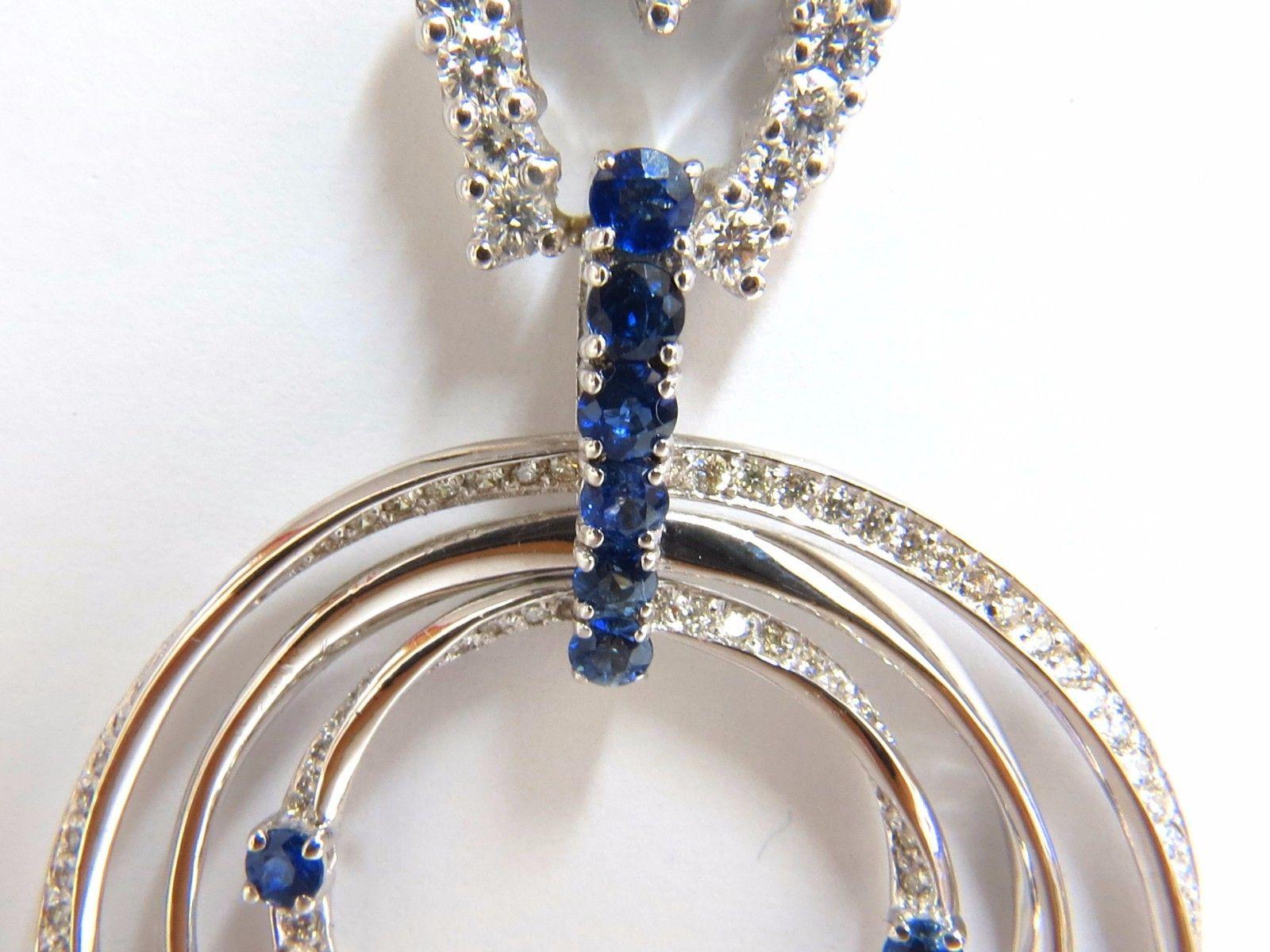 Pendants d'oreilles à trois niveaux en forme de cœur en or 14 carats avec diamants et saphirs naturels de 6,00 carats Unisexe en vente