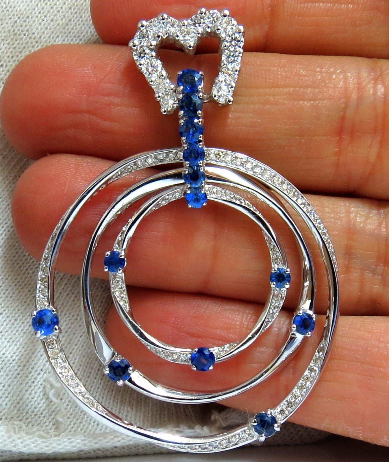Pendants d'oreilles à trois niveaux en forme de cœur en or 14 carats avec diamants et saphirs naturels de 6,00 carats en vente 2
