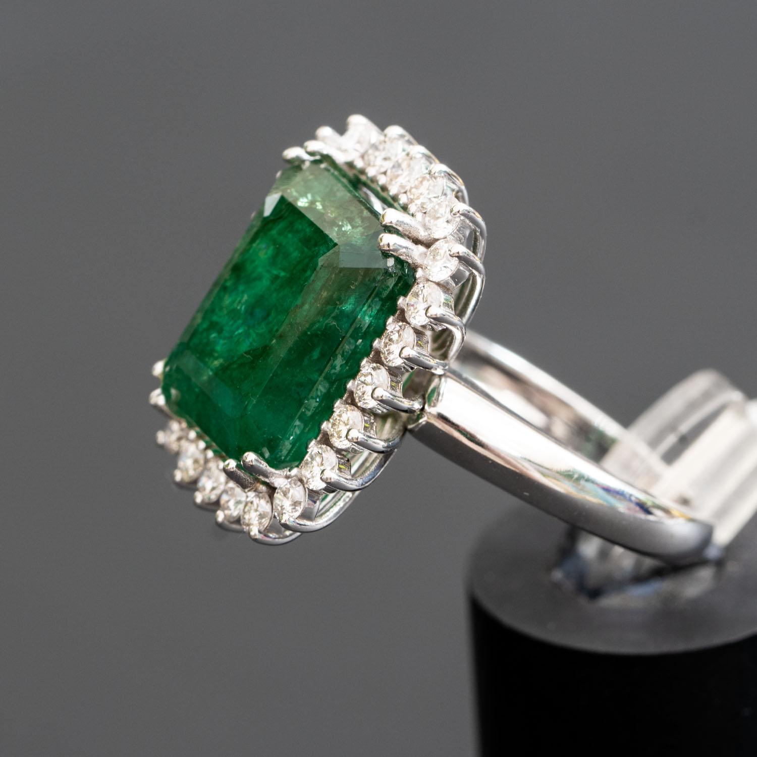 women's emerald and diamond ring