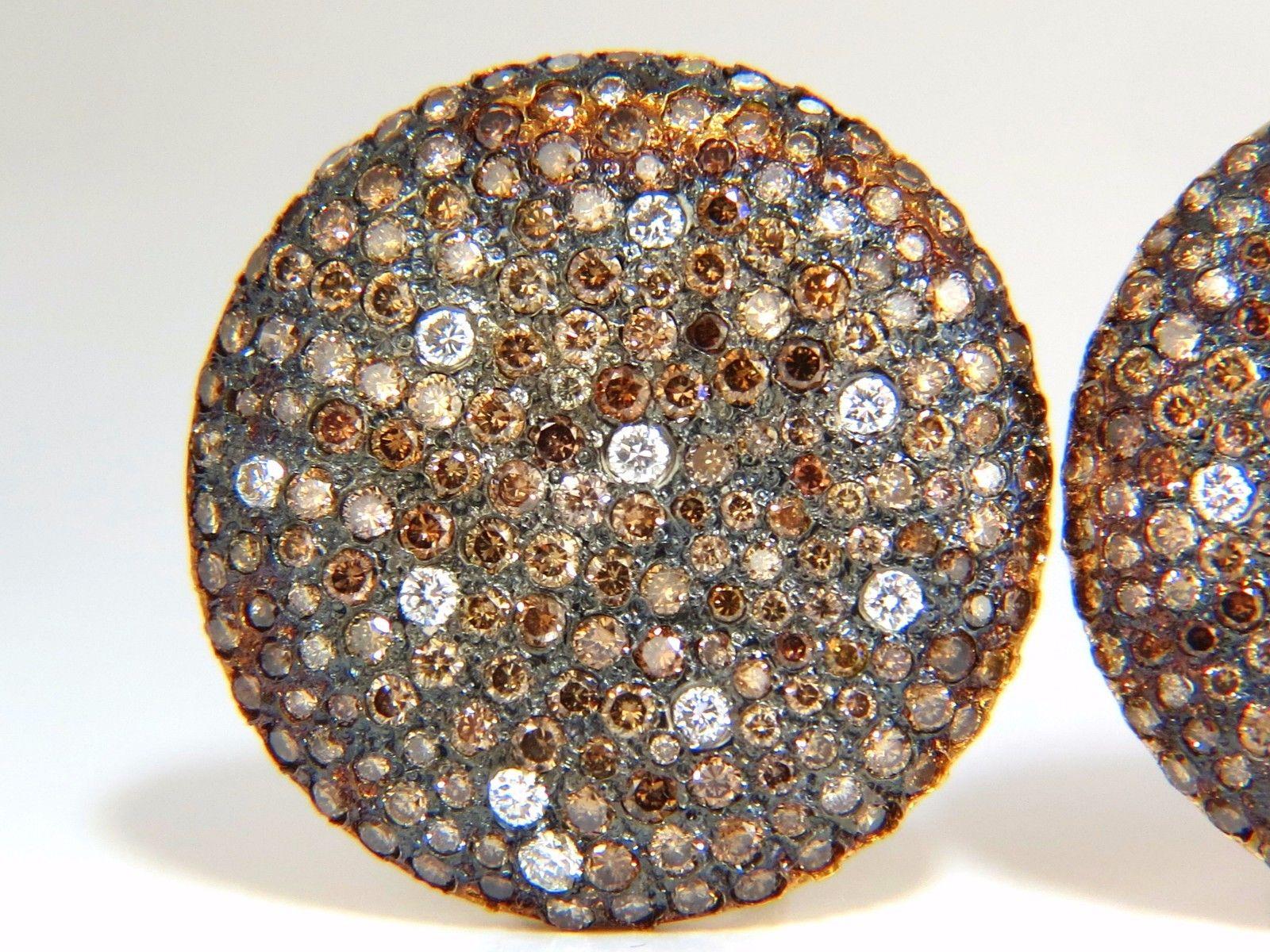 Taille ronde Boucles d'oreilles en or 18 carats avec diamants naturels de couleur fantaisie de 6,00 carats sertis en perles en vente