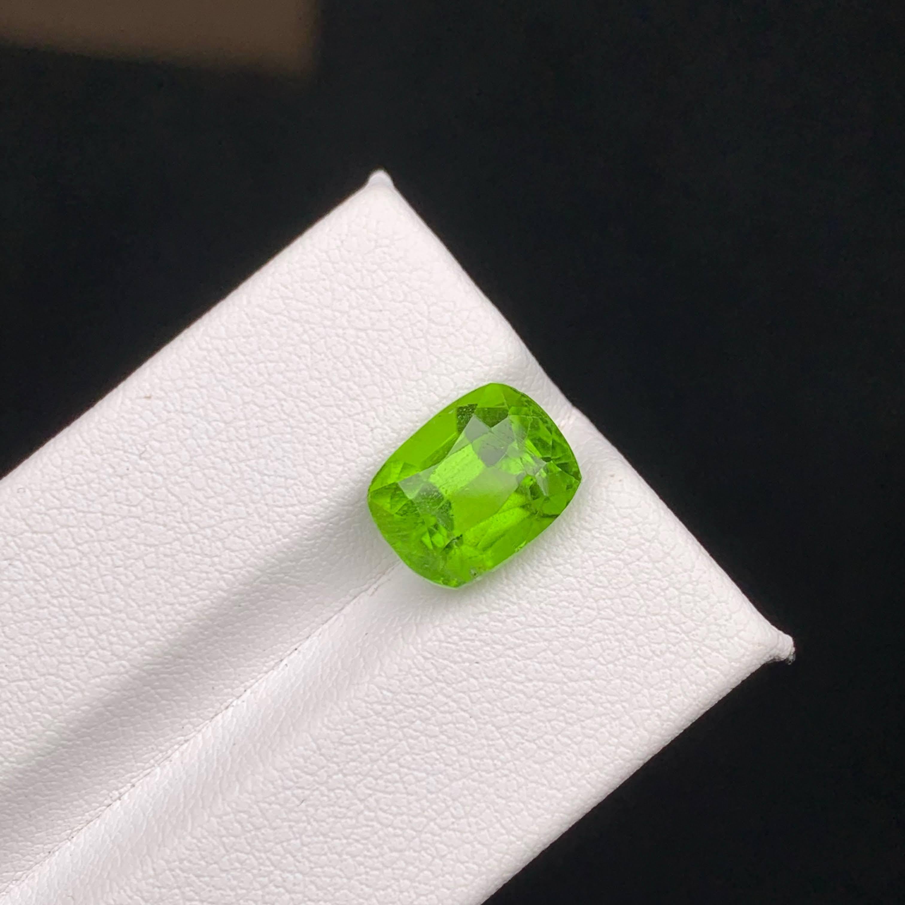 6.00 Karat Natürlicher loser Apfelgrüner Peridot Cushion-Schliff Pakistanischer Edelstein (Kissenschliff) im Angebot