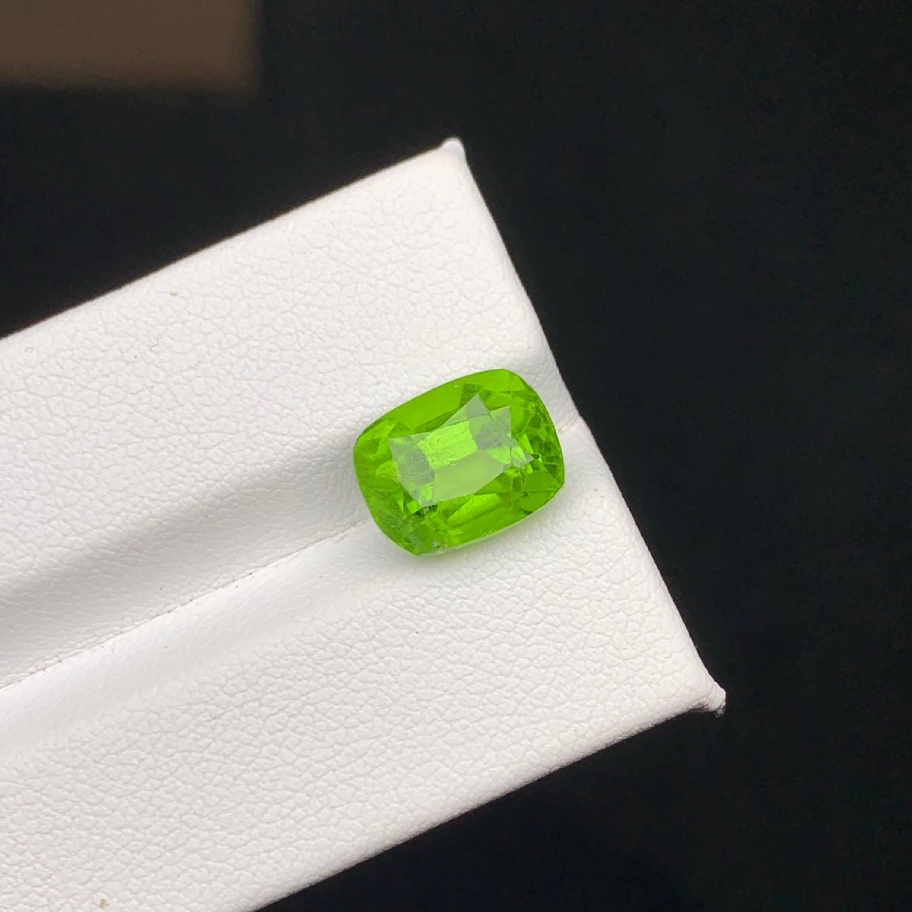 6.00 Karat Natürlicher loser Apfelgrüner Peridot Cushion-Schliff Pakistanischer Edelstein im Zustand „Neu“ im Angebot in Bangkok, TH