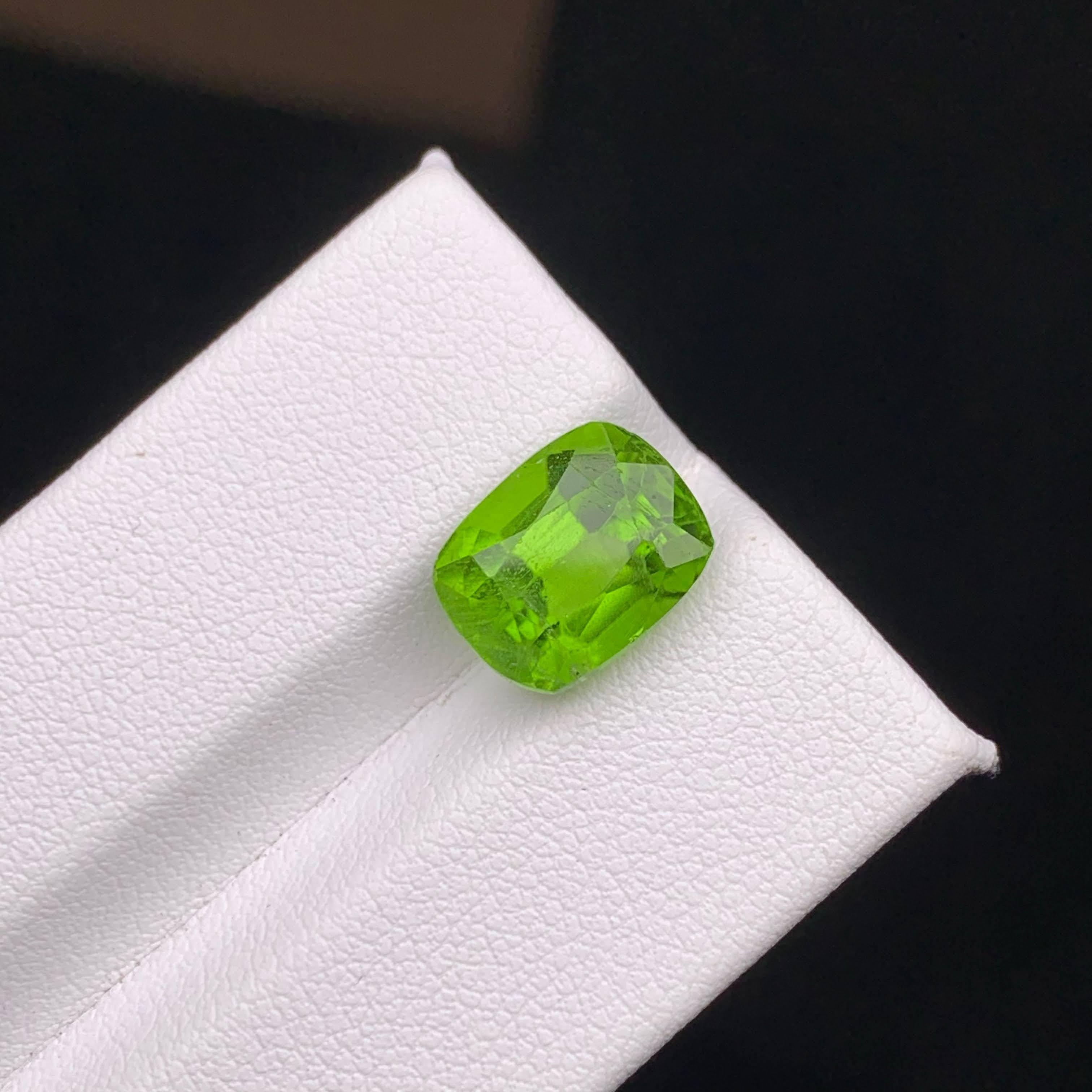 6.00 Karat Natürlicher loser Apfelgrüner Peridot Cushion-Schliff Pakistanischer Edelstein für Damen oder Herren im Angebot