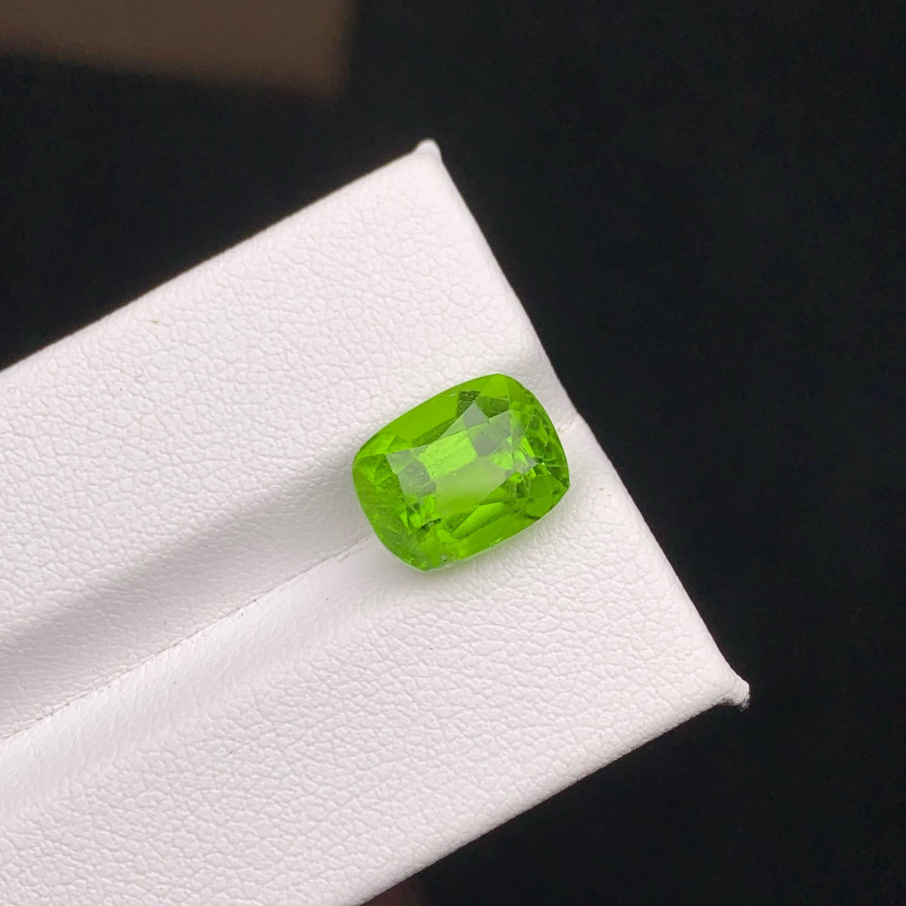 6.00 Karat Natürlicher loser Apfelgrüner Peridot Cushion-Schliff Pakistanischer Edelstein im Angebot 1