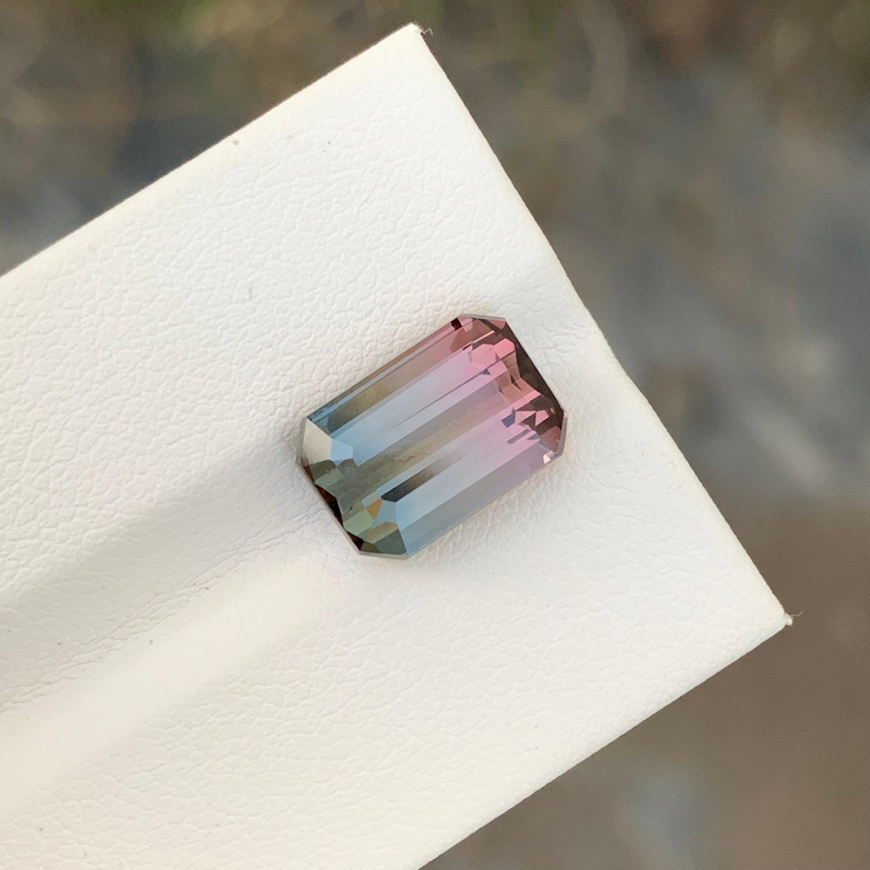 Loser zweifarbiger Turmalin

Gewicht: 6,00 Karat
Abmessung: 11.9 x 8.2 x 6.5 Mm
Farbe: Hot Pink und Grün
Herkunft: Afghanistan
Zertifikat: Auf Anfrage
Behandlung: Nicht

Der Turmalin ist ein faszinierender Edelstein, der für seine bemerkenswerte