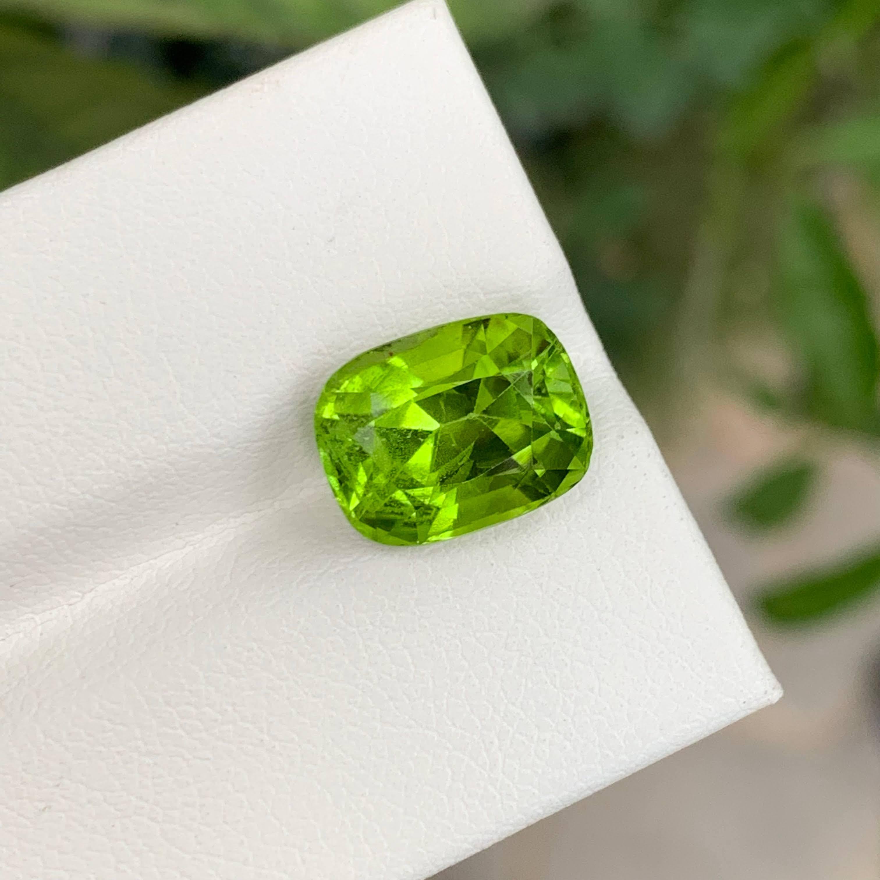 6.00 Karat Natürlicher loser grüner Peridot Stein Cushion Schliff Pakistanischer Edelstein im Zustand „Neu“ im Angebot in Bangkok, TH