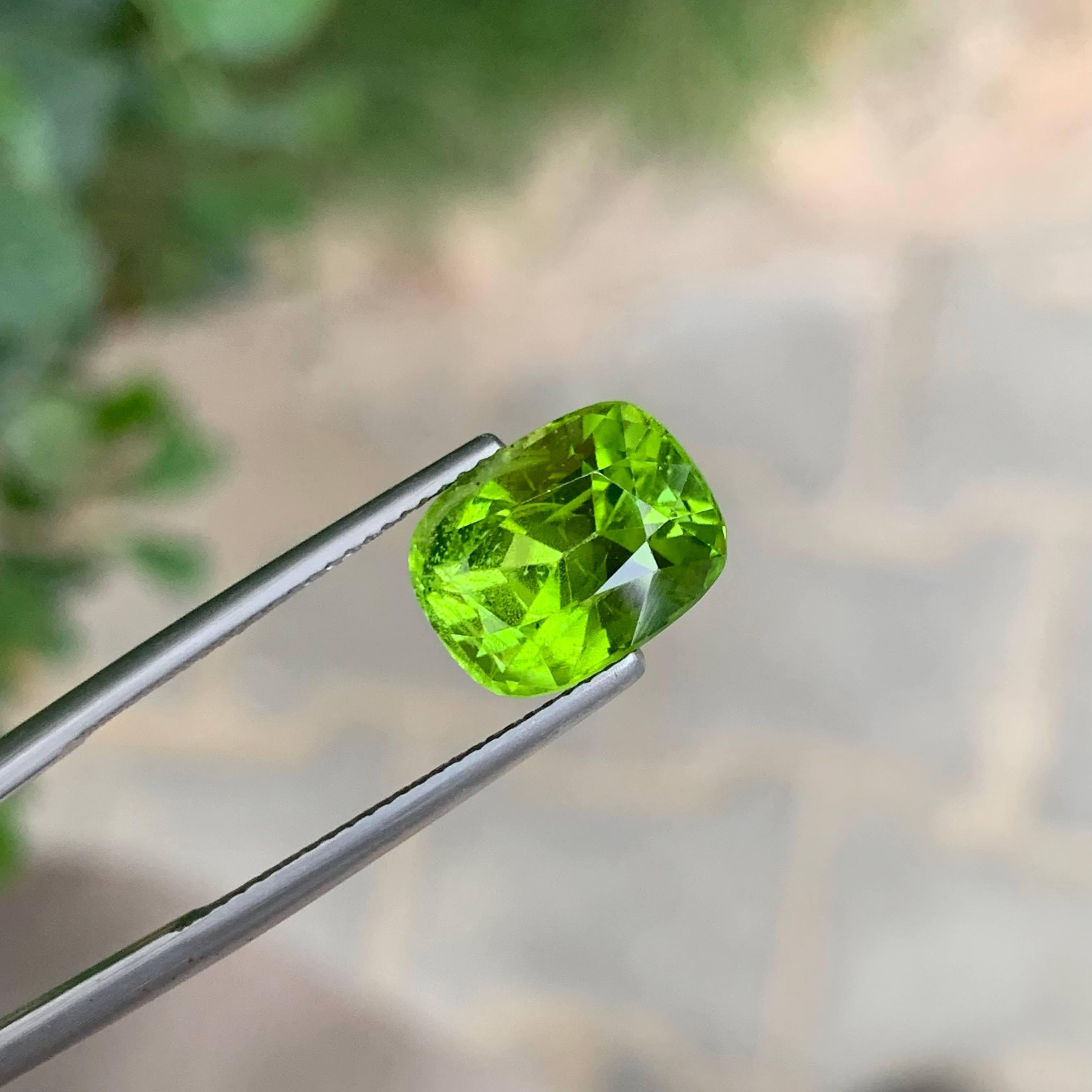 6.00 Karat Natürlicher loser grüner Peridot Stein Cushion Schliff Pakistanischer Edelstein für Damen oder Herren im Angebot