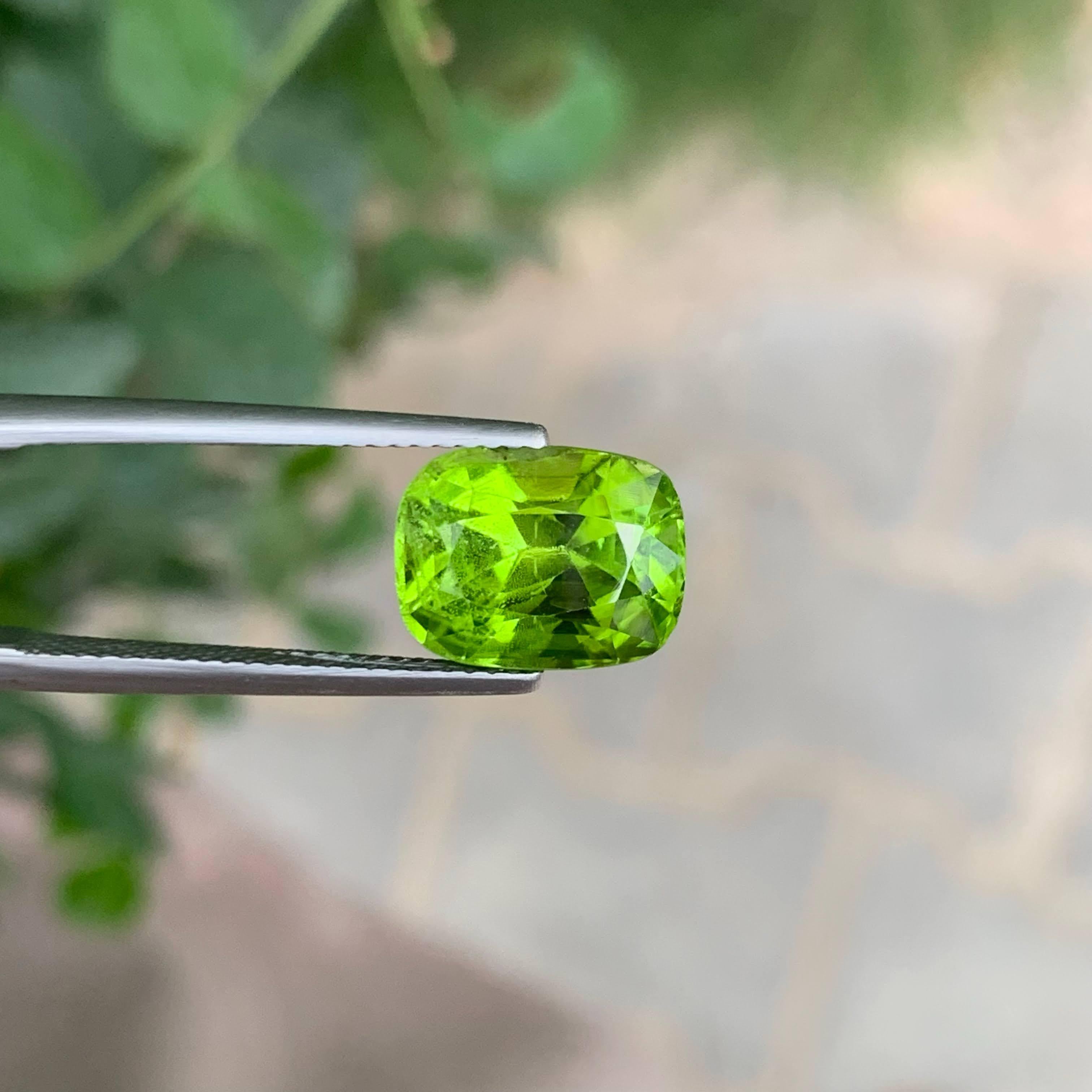 6.00 Karat Natürlicher loser grüner Peridot Stein Cushion Schliff Pakistanischer Edelstein im Angebot 1