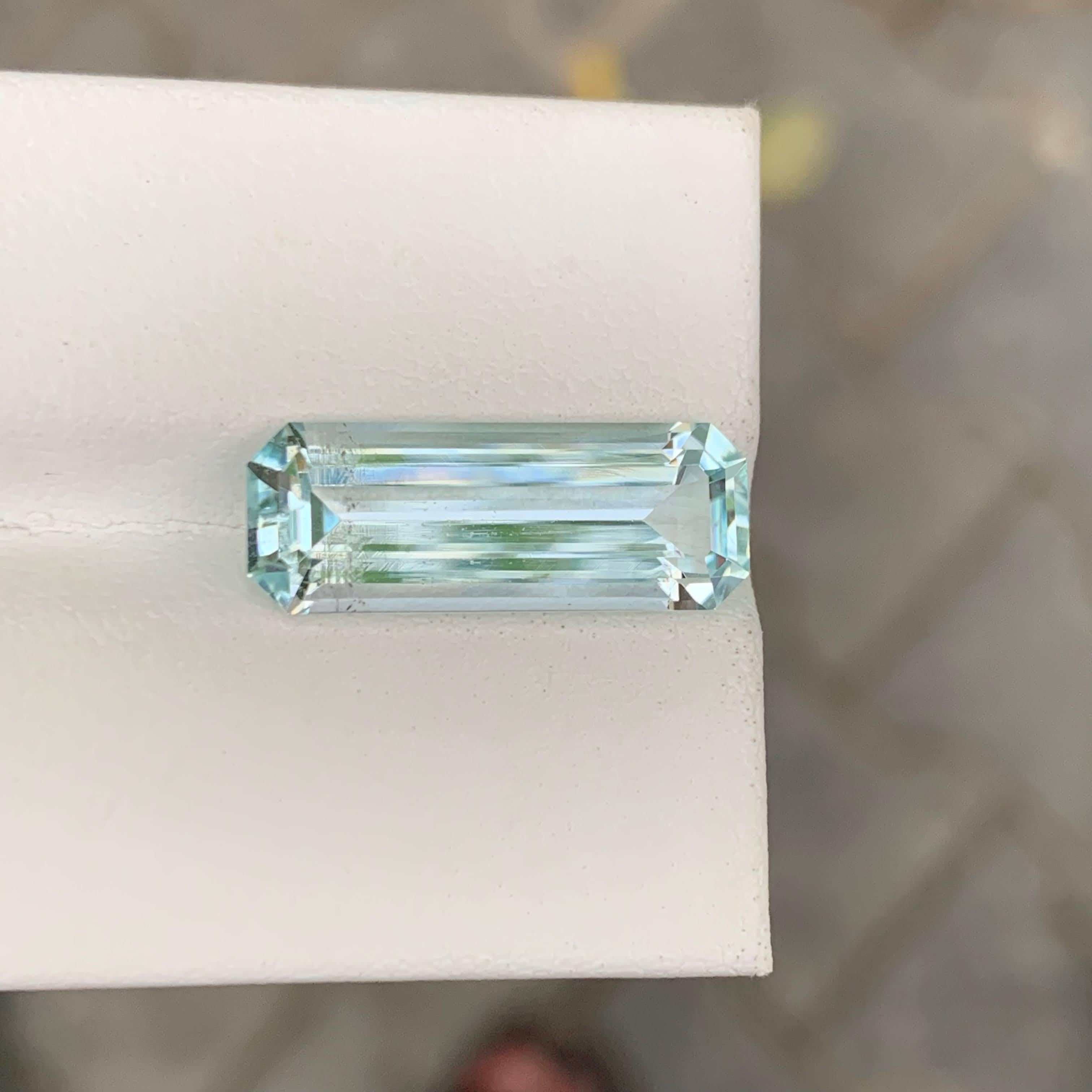 Women's or Men's 6.00 Carat Natural Loose Light Blue Aquamarine Stone Emerald Cut Pakistani Gem For Sale