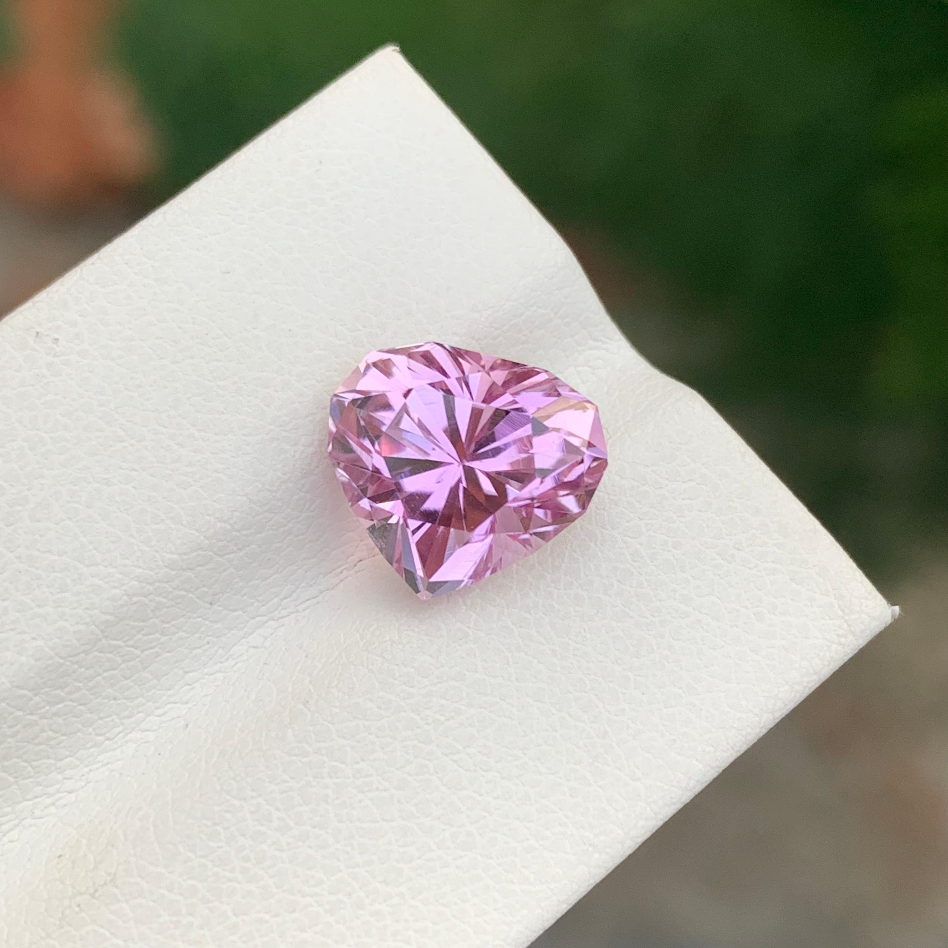 Women's or Men's 6.00 Carat Natural Loose Pink Kunzite Heart Shape Gemstone For Jewellery For Sale