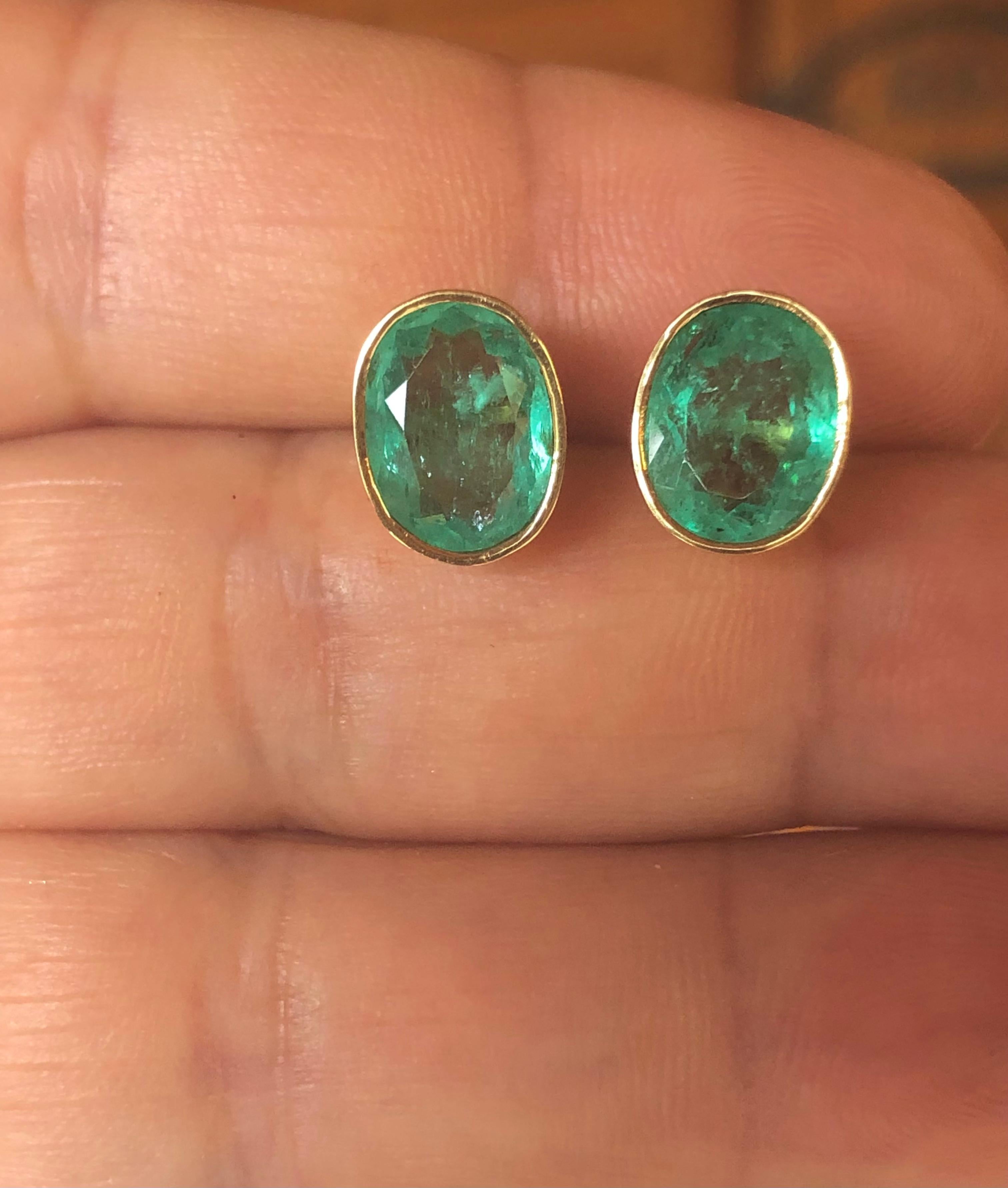 6.00 Carat Natural Colombian Emerald Stud Earrings 18 Karat Gold For Sale 3