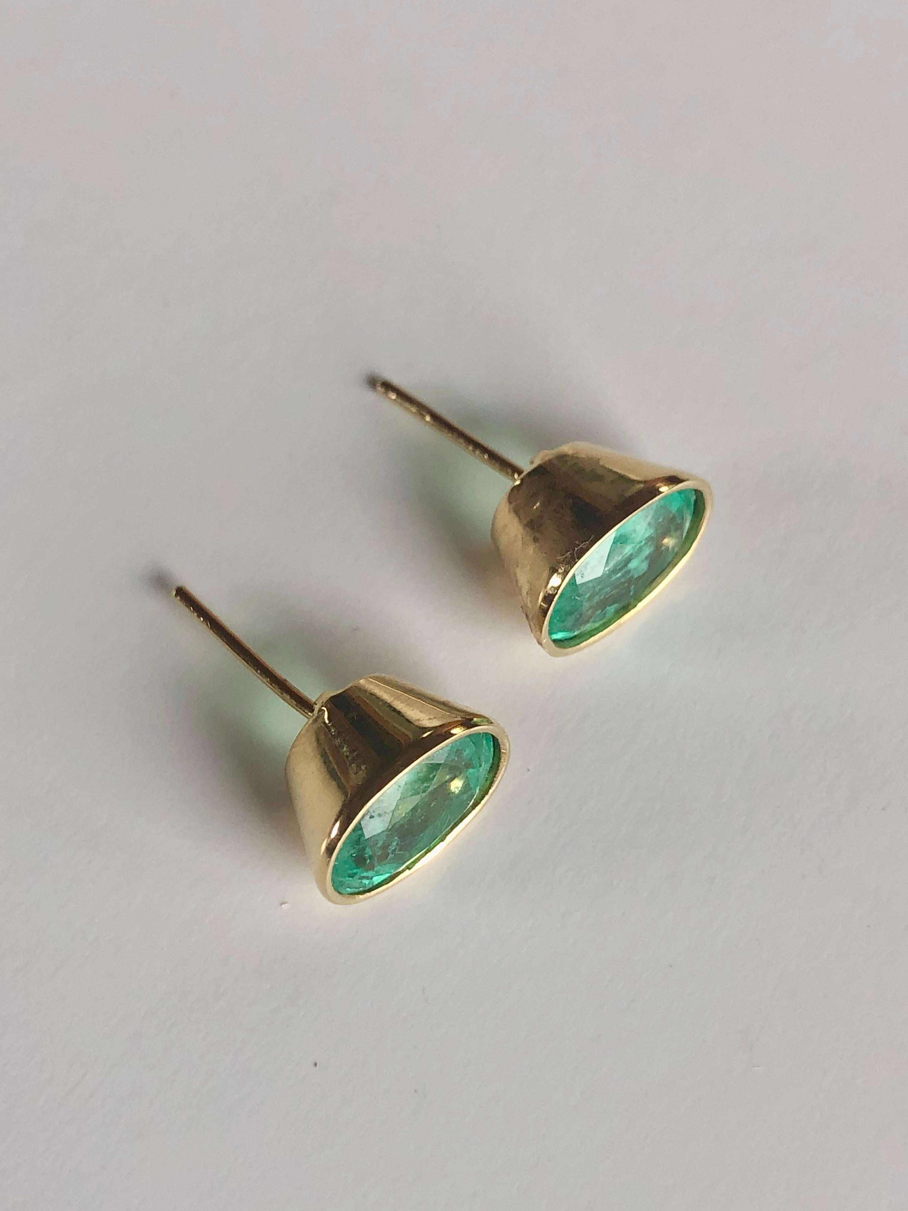 6.00 Carat Natural Colombian Emerald Stud Earrings 18 Karat Gold For Sale 7
