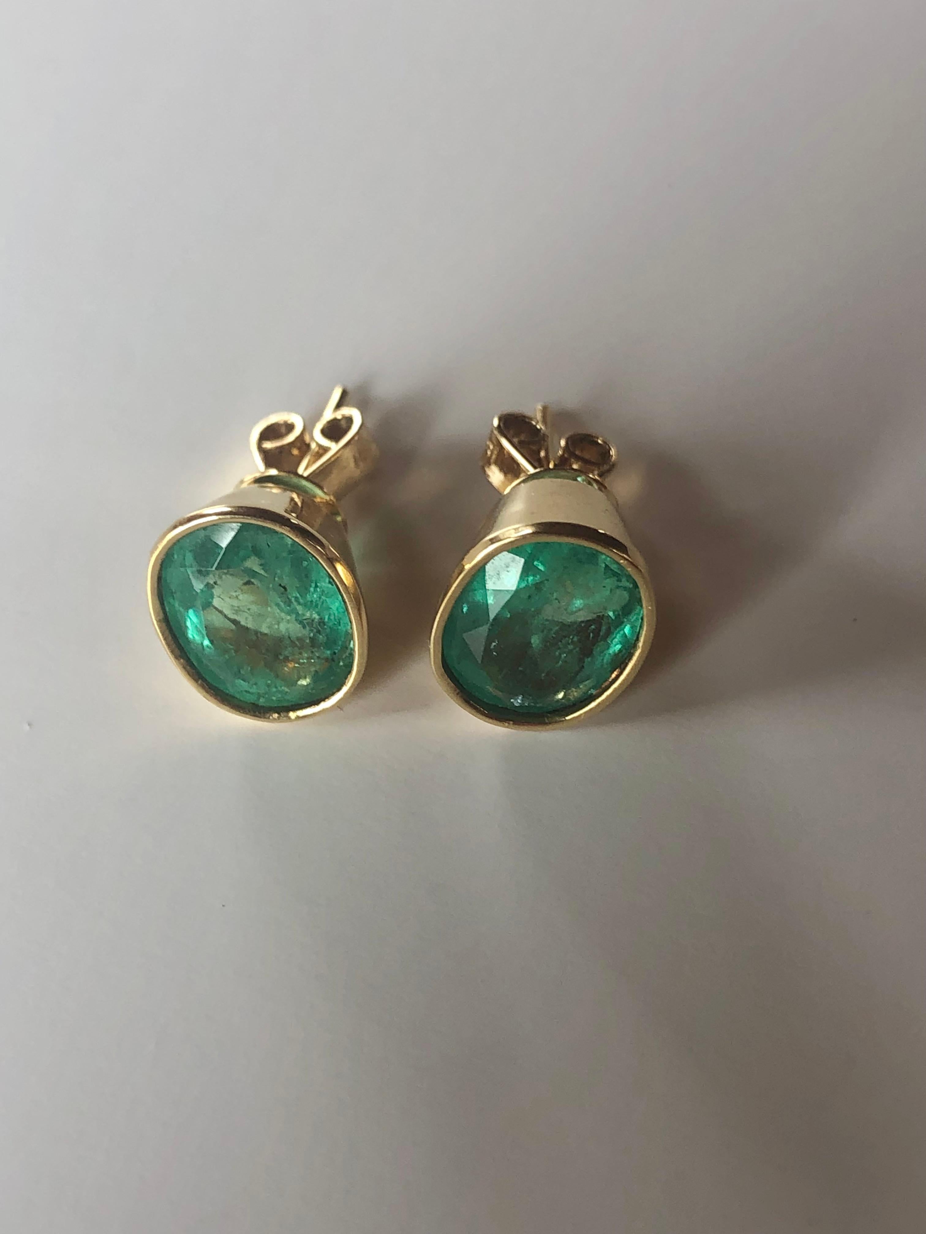 6.00 Carat Natural Colombian Emerald Stud Earrings 18 Karat Gold For Sale 5