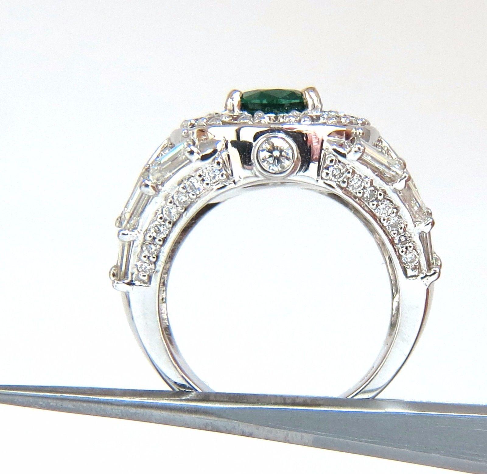 6.00 Carat Natural Vivid Bright Green Emerald Diamonds Ring 14 Karat In New Condition For Sale In New York, NY