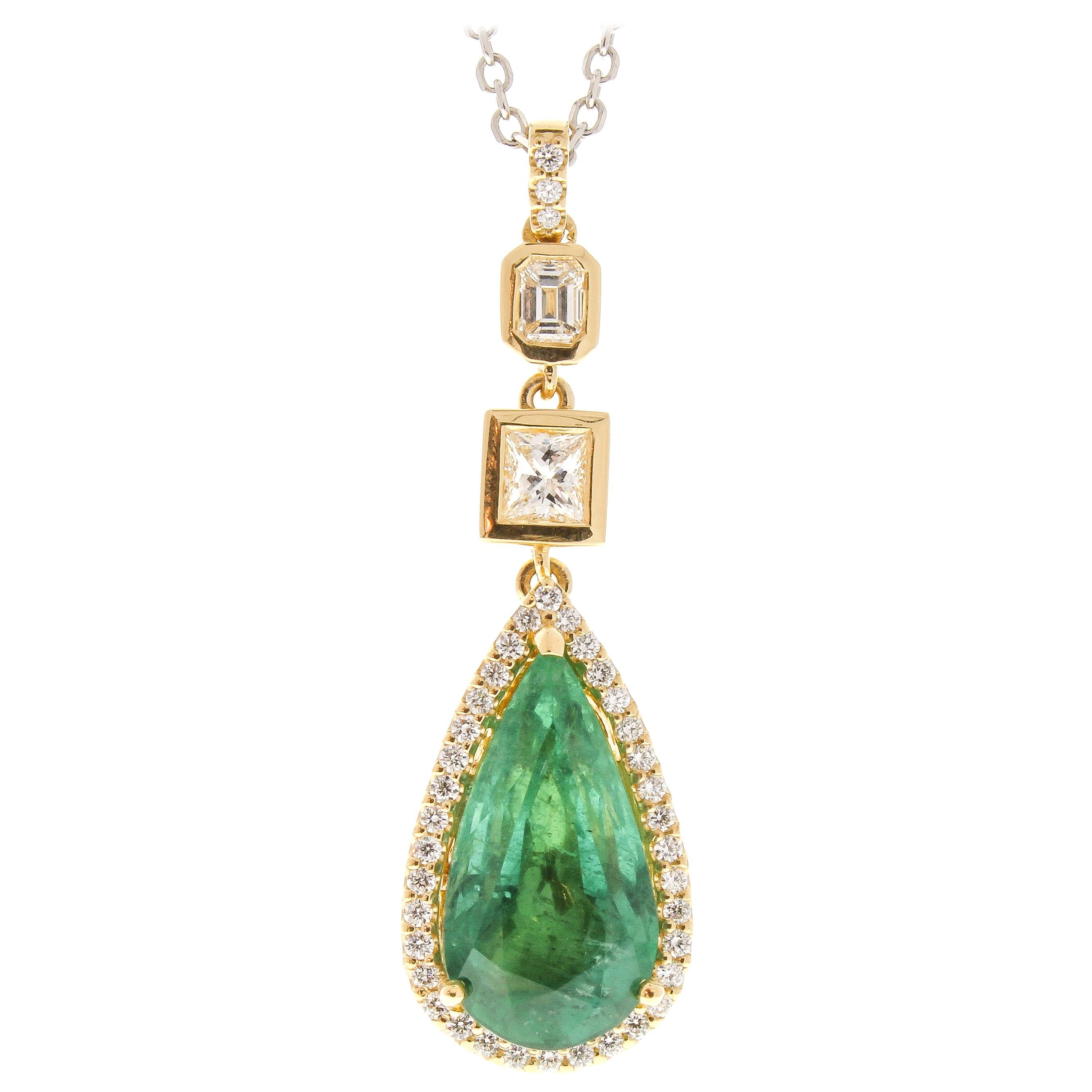 6.00 Carat Pear Shape Emerald and Diamond For Sale at 1stDibs