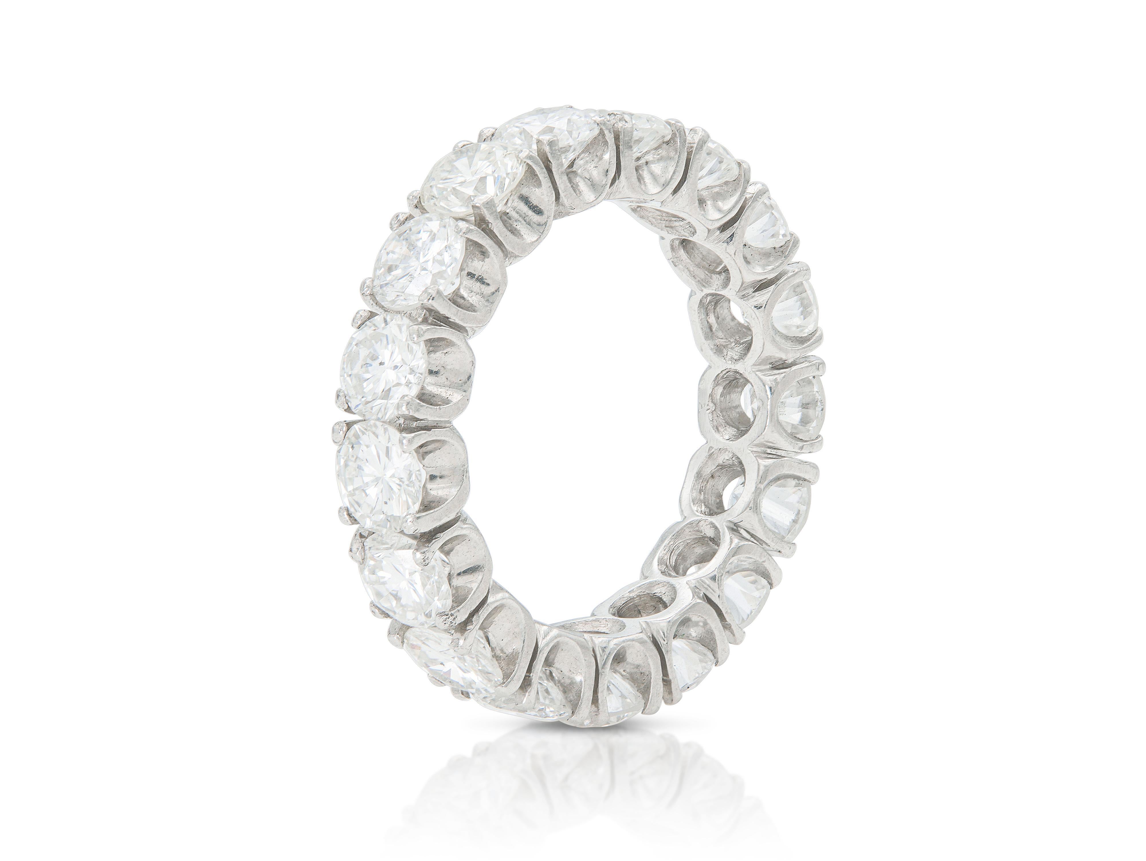 Taglio rotondo Fascia per l'eternità con diamante a taglio brillante rotondo da 6.00 carati in vendita