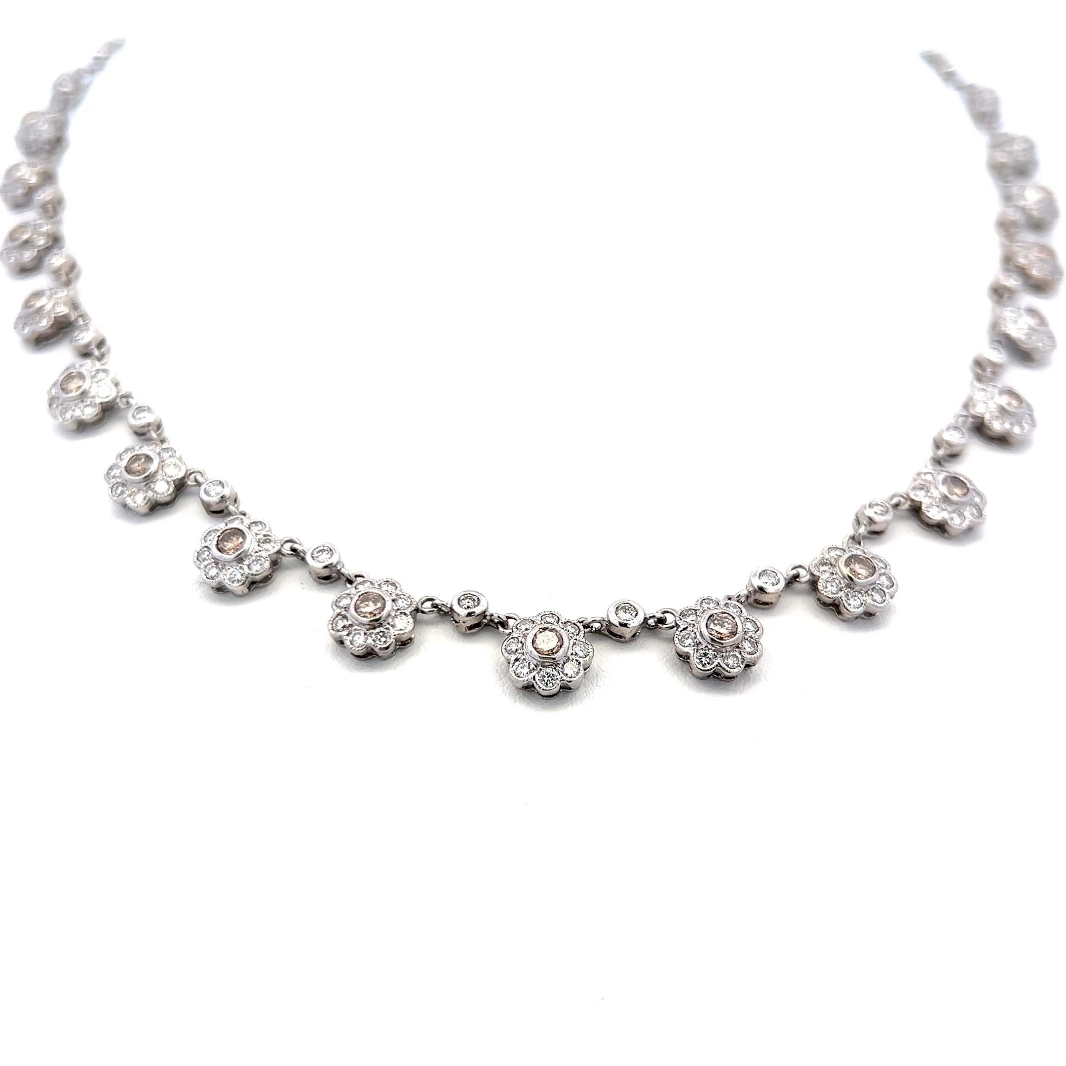 Collana Station in oro bianco 18 carati con diamanti rotondi Brilliante Fancy Brown da 6,00 carati In condizioni buone in vendita a New York, NY