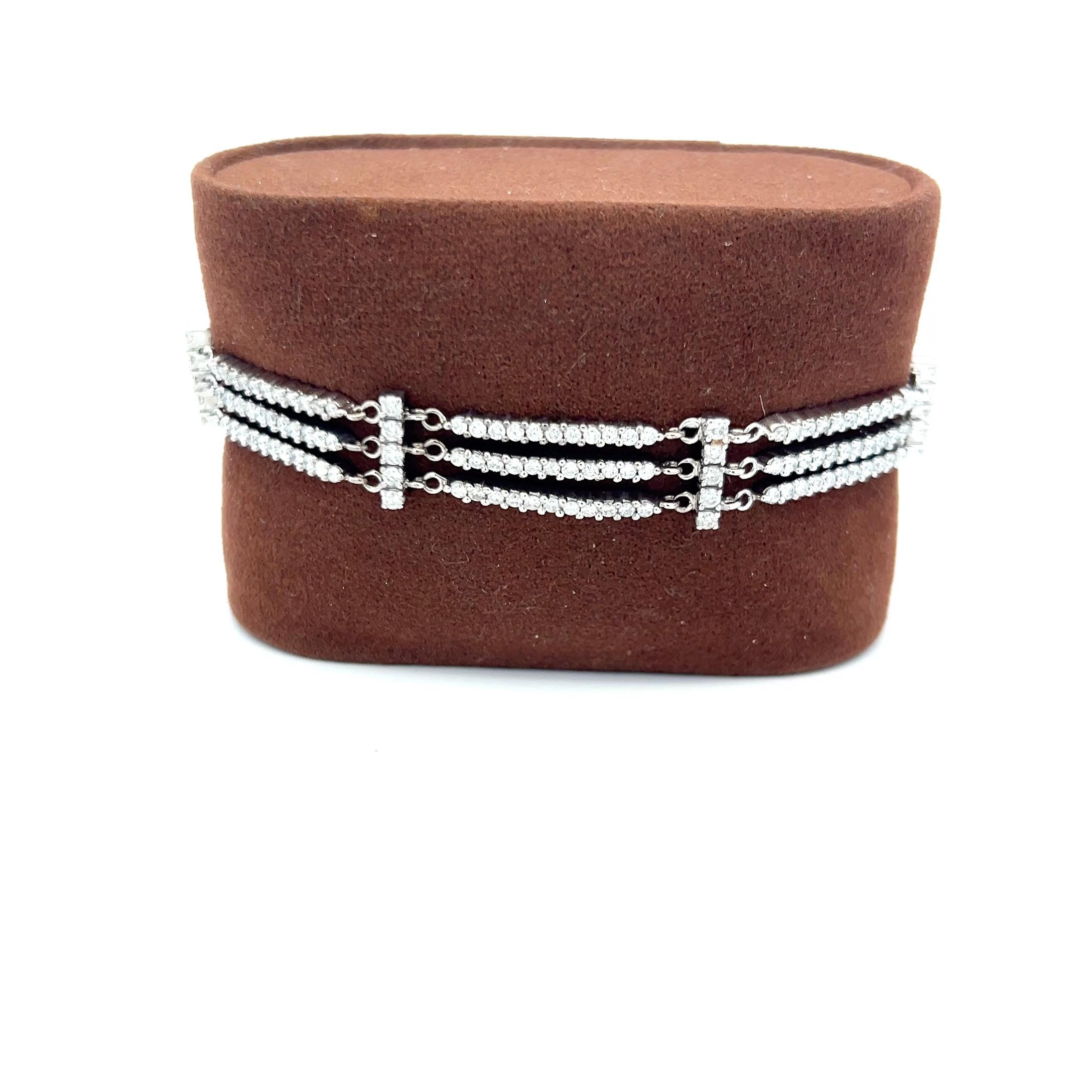 Bracelet à maillons en or blanc 18 carats avec diamants ronds brillants H VS de 6,00 carats en vente 8