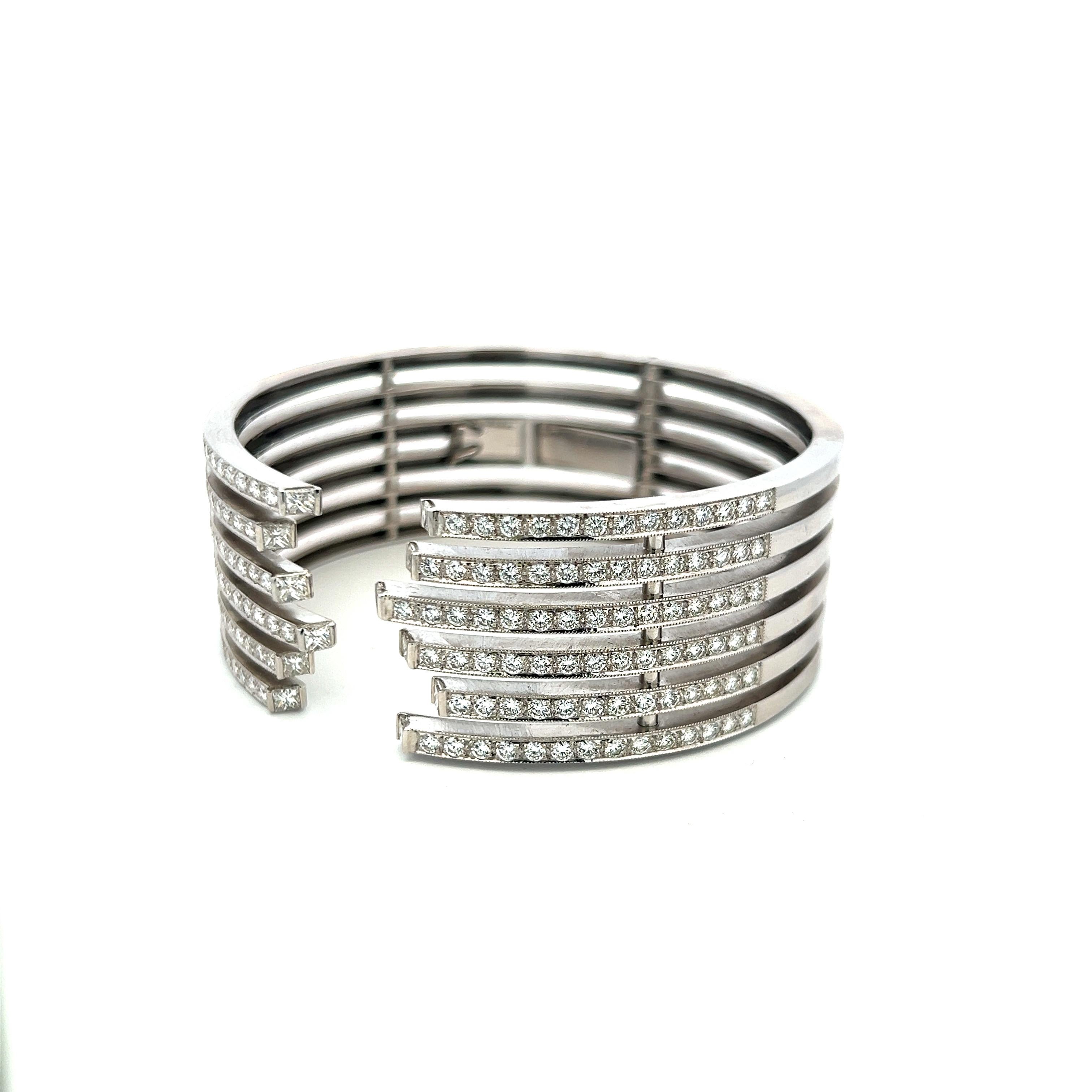 6,00 Karat Runder Brillant I VS1 Diamant 18 Karat Weißgold Manschettenarmband (Zeitgenössisch) im Angebot