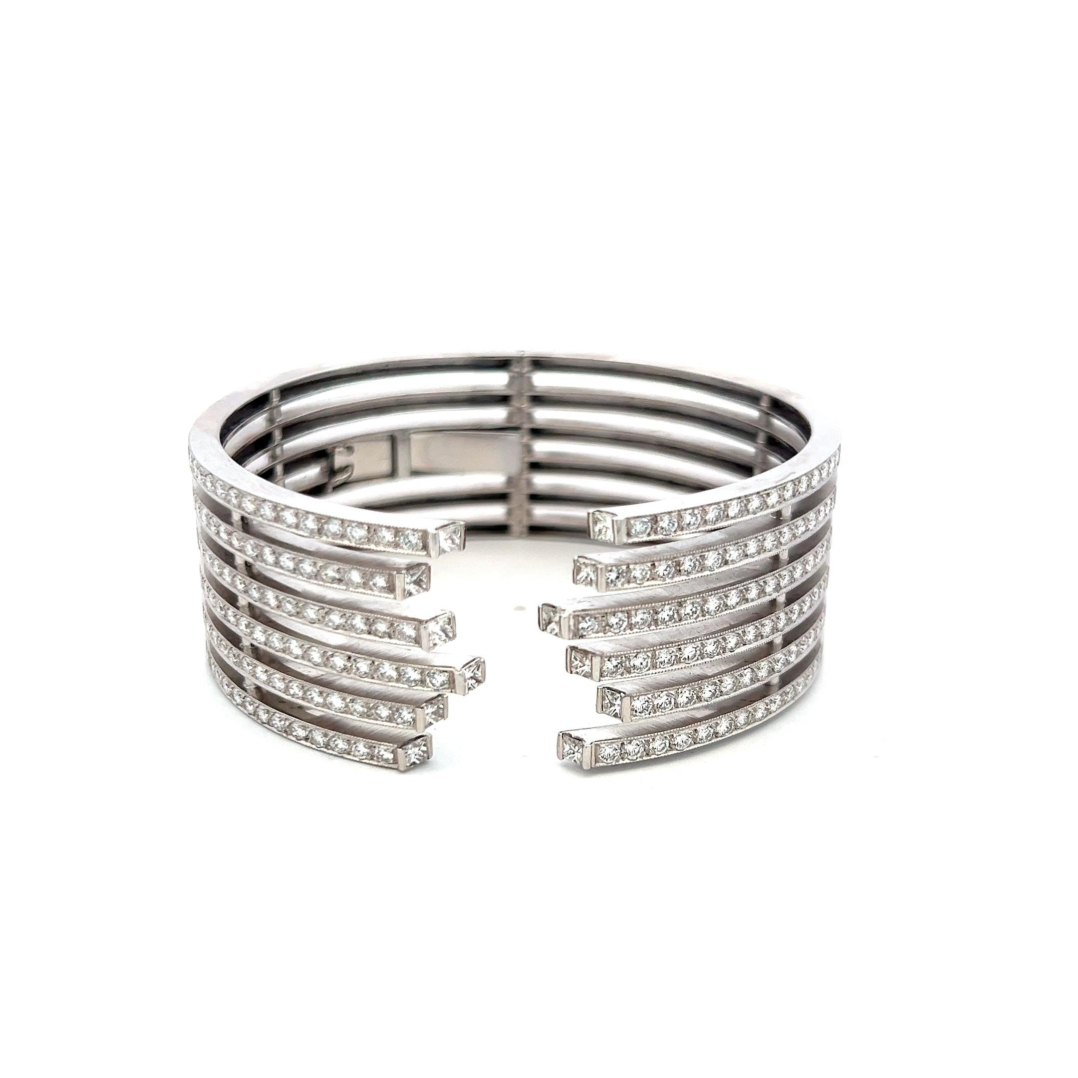 6,00 Karat Runder Brillant I VS1 Diamant 18 Karat Weißgold Manschettenarmband im Angebot 3