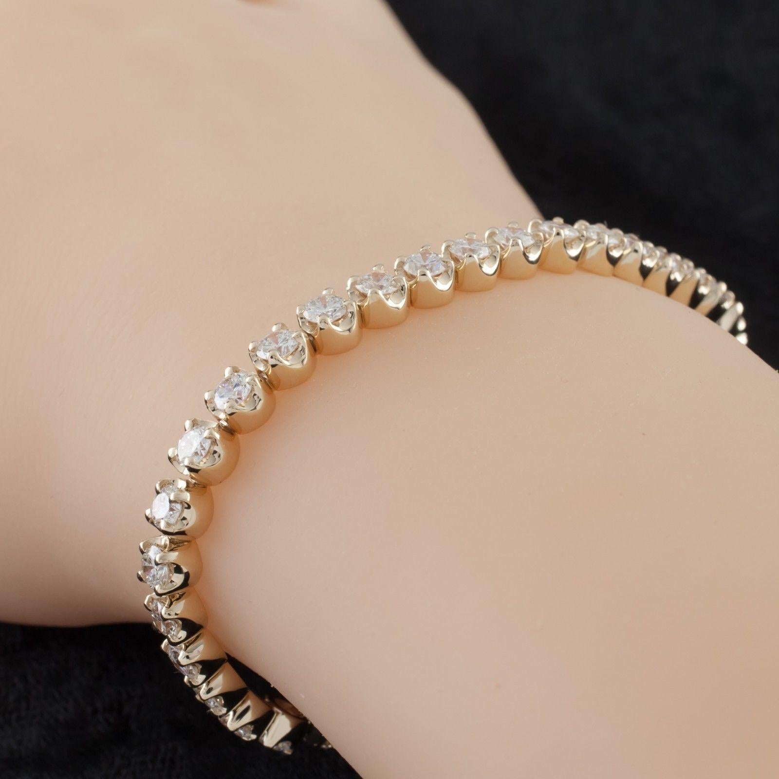 Taille ronde Bracelet tennis en or jaune 14 carats avec diamants ronds de 6,00 carats en vente
