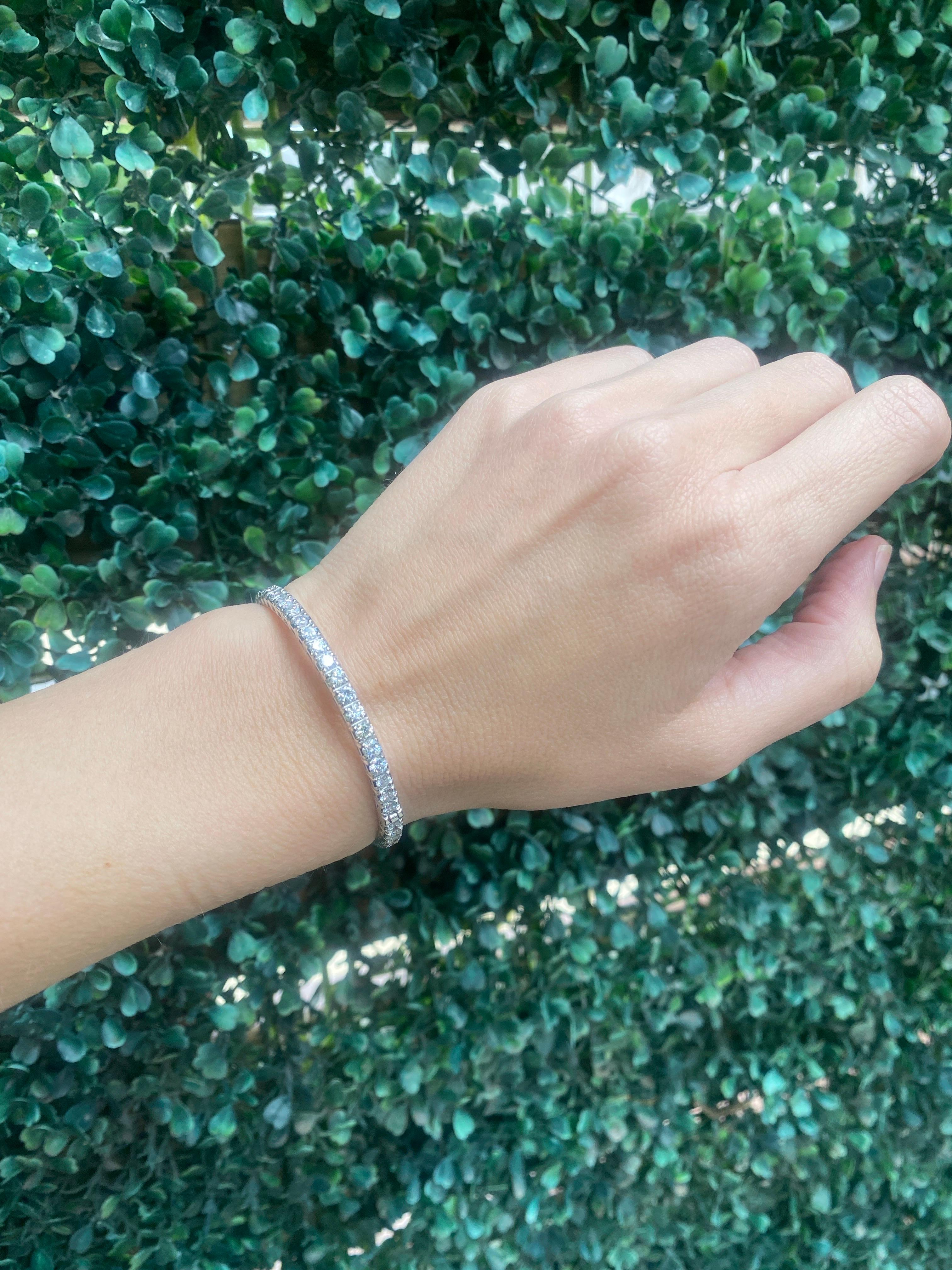 6,00 carati di peso totale di diamante naturale rotondo in oro bianco 14k Bangle in vendita 13