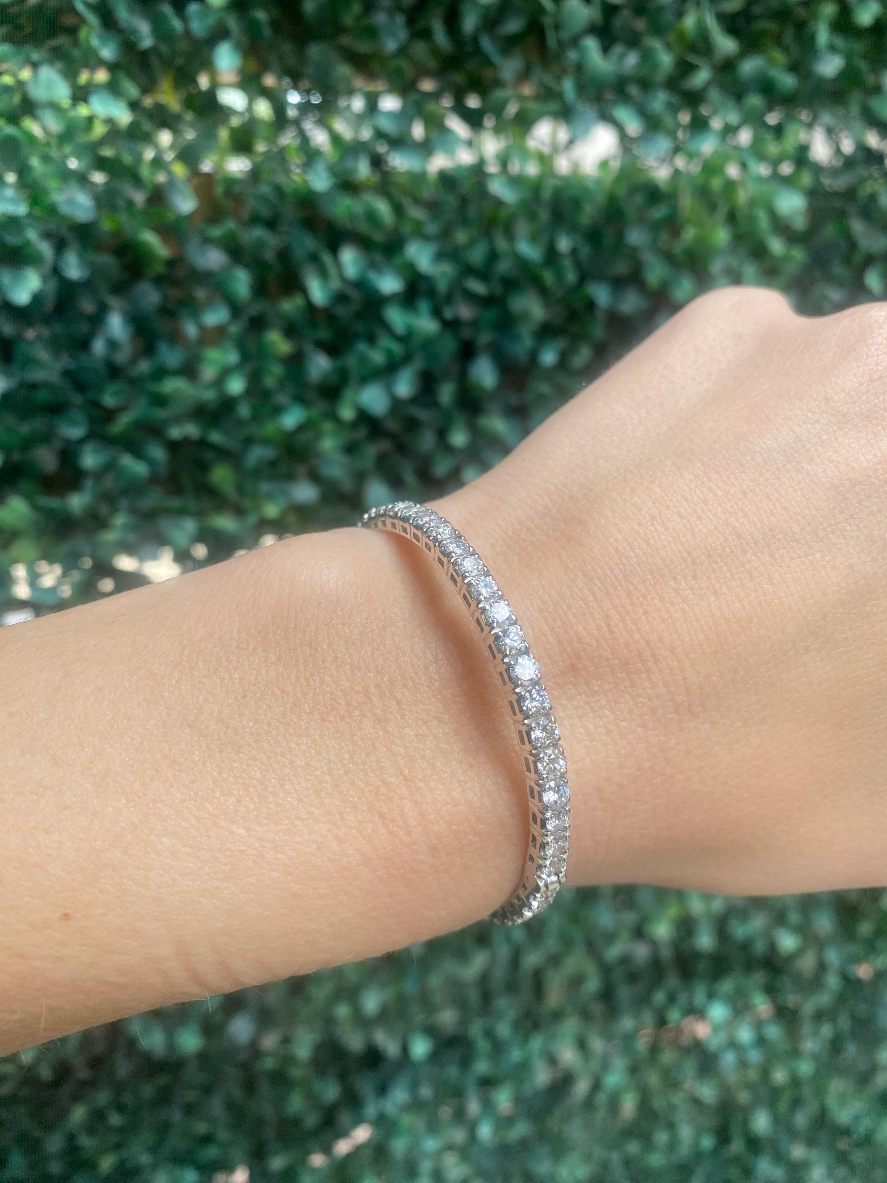 6,00 carati di peso totale di diamante naturale rotondo in oro bianco 14k Bangle in vendita 3