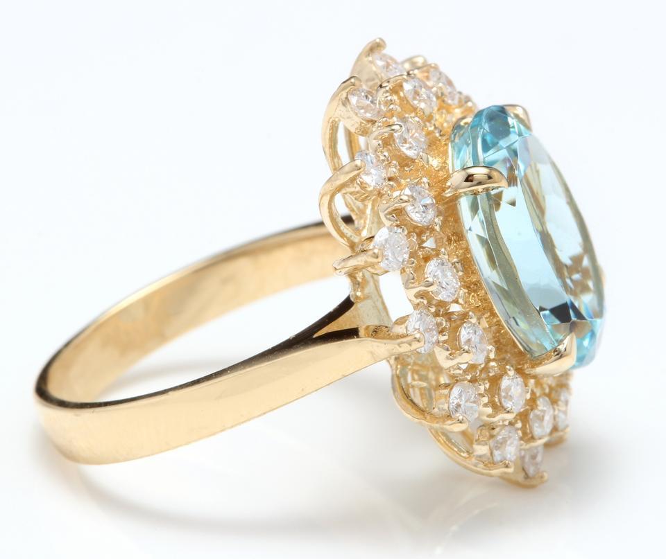 Emerald Cut 6.00 Carat Exquisite Natural Aquamarine and Diamond 14K Solid Yellow Gold Ring For Sale