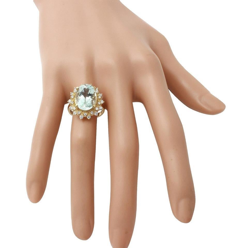 Women's 6.00 Carat Exquisite Natural Aquamarine and Diamond 14K Solid Yellow Gold Ring For Sale