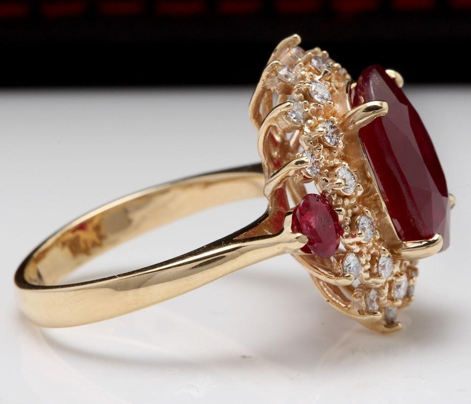 Mixed Cut 6.00 Carat Impressive Red Ruby and Diamond 14 Karat Yellow Gold Ring For Sale