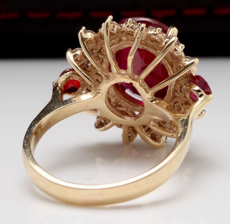 6.00 Carat Impressive Red Ruby and Diamond 14 Karat Yellow Gold Ring In New Condition For Sale In Los Angeles, CA