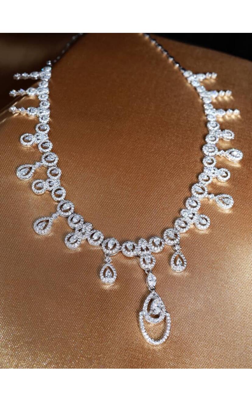6,00 Karat gemischte Form Diamanten 18K Gold Halskette (Gemischter Schliff) im Angebot