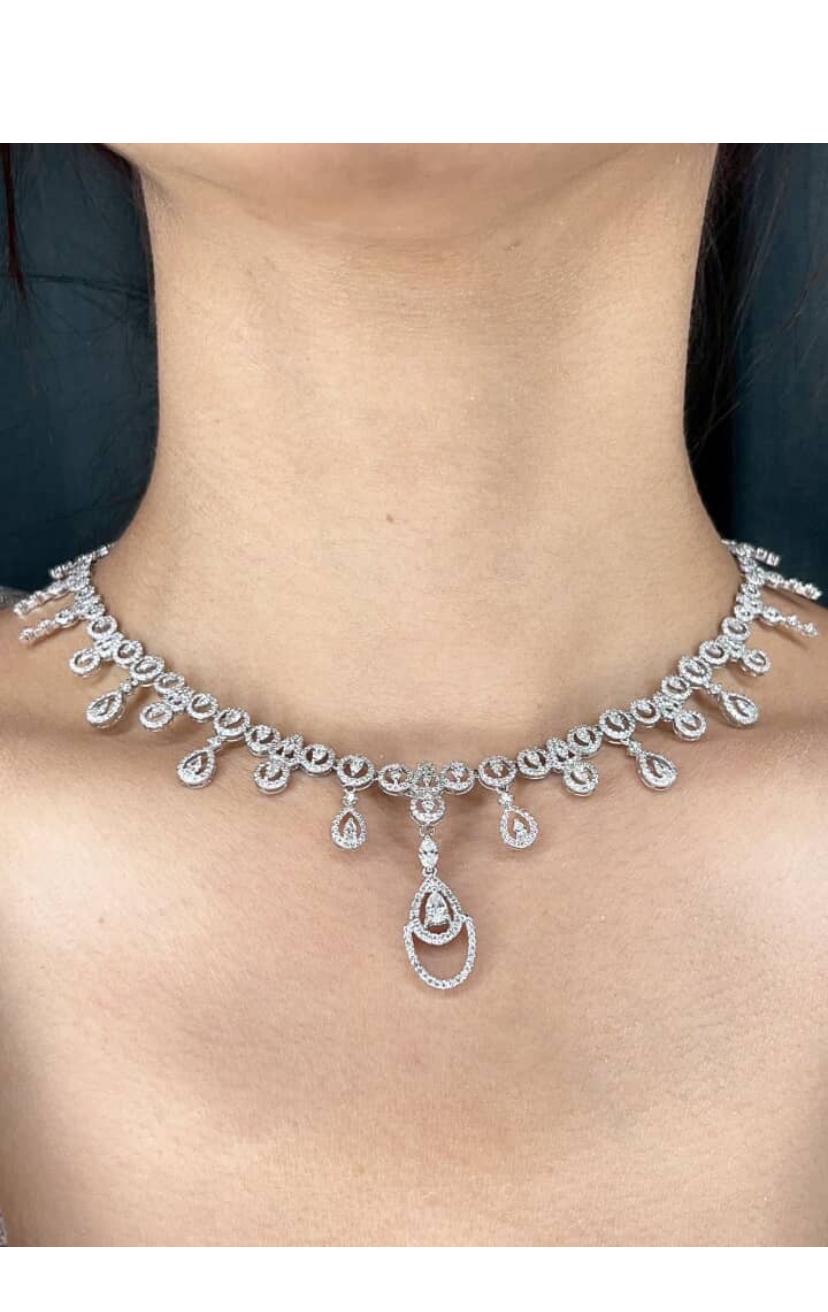 6,00 Karat gemischte Form Diamanten 18K Gold Halskette Damen im Angebot