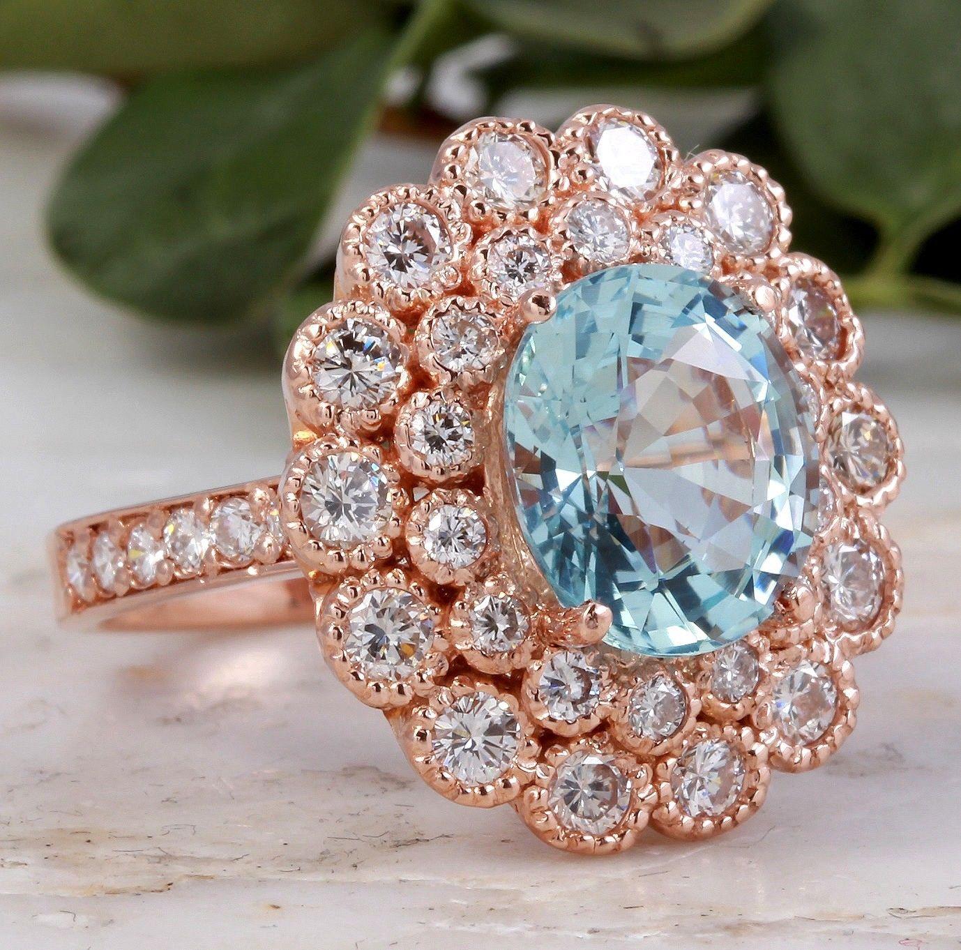 Anillo de oro rosa macizo de 14 quilates con aguamarina natural y diamantes de 6,00 quilates

Peso total de aguamarina natural de talla oval: Aprox. 4.00 quilates

Medidas de la aguamarina central: Aprox. 10.00 x 8.00mm

Diamantes Redondos Naturales