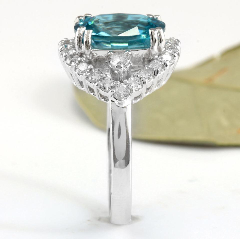 6.00 Carats Natural Blue Zircon and Diamond 14K Solid White Gold Ring In New Condition For Sale In Los Angeles, CA