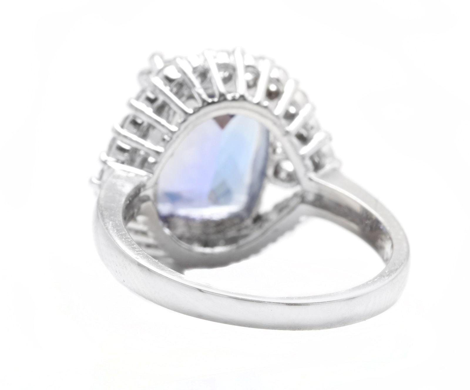 6.00 Carats Natural Tanzanite and Diamond 18k Solid White Gold Ring In New Condition For Sale In Los Angeles, CA
