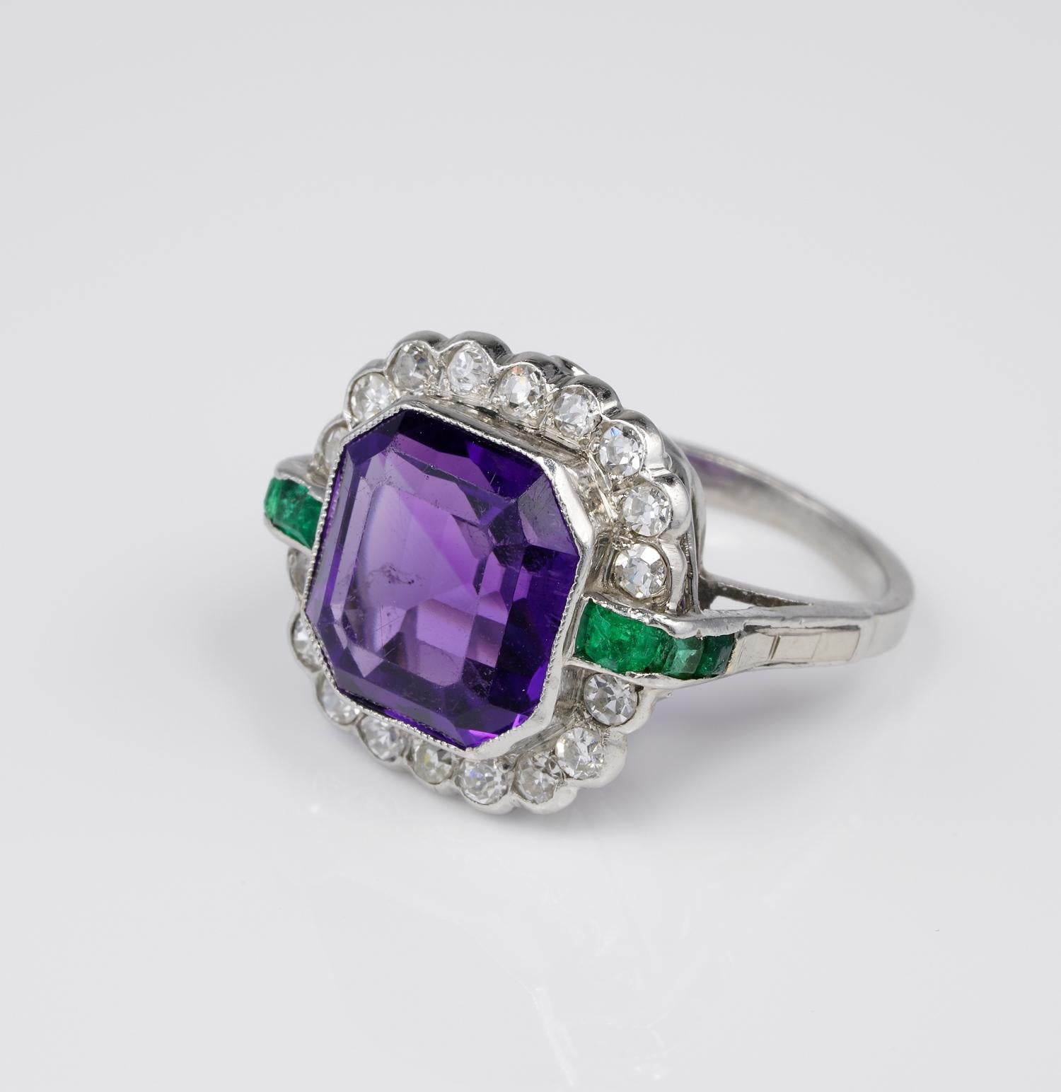 6.00 Carat Natural Siberian Amethyst Diamond Emerald Art Deco Platinum Ring In Good Condition In Napoli, IT